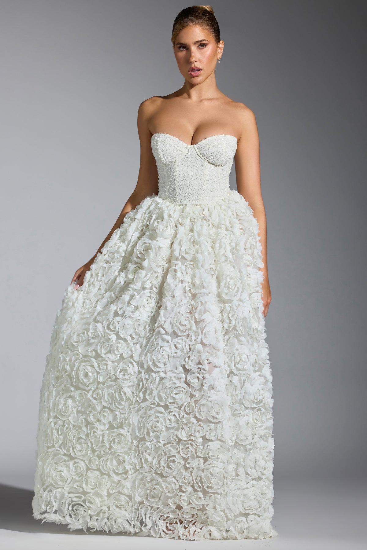 ⁣⁢Verziertes Korsett-Abendkleid mit floraler Applikation in Weiß⁤⁣