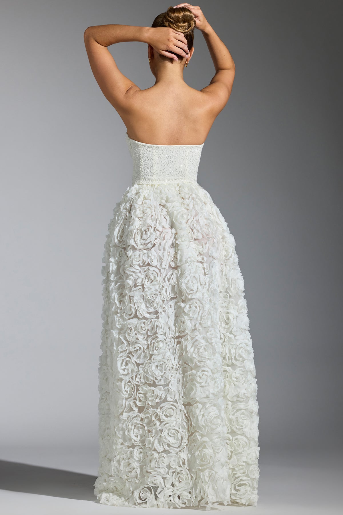 ⁣⁢Verziertes Korsett-Abendkleid mit floraler Applikation in Weiß⁤⁣