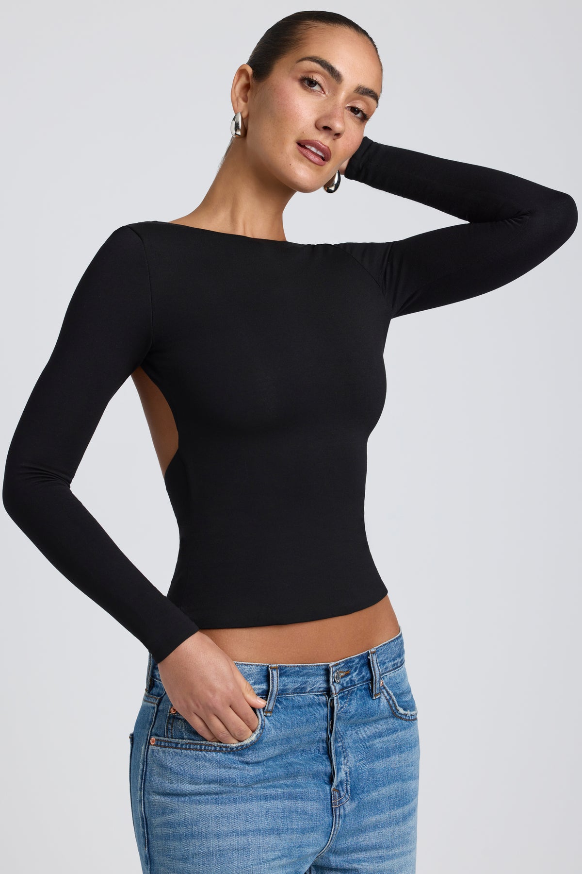 ⁣⁢Hochgeschlossenes rückenfreies Modal-Langarmshirt in Schwarz⁤⁣