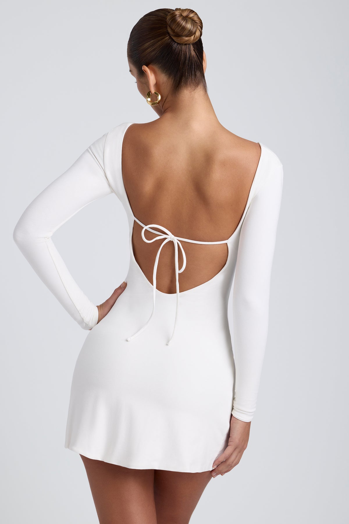 ⁣⁢Modal Midikleid mit eckigem Ausschnitt und langen Ärmeln in Weiß⁤⁣