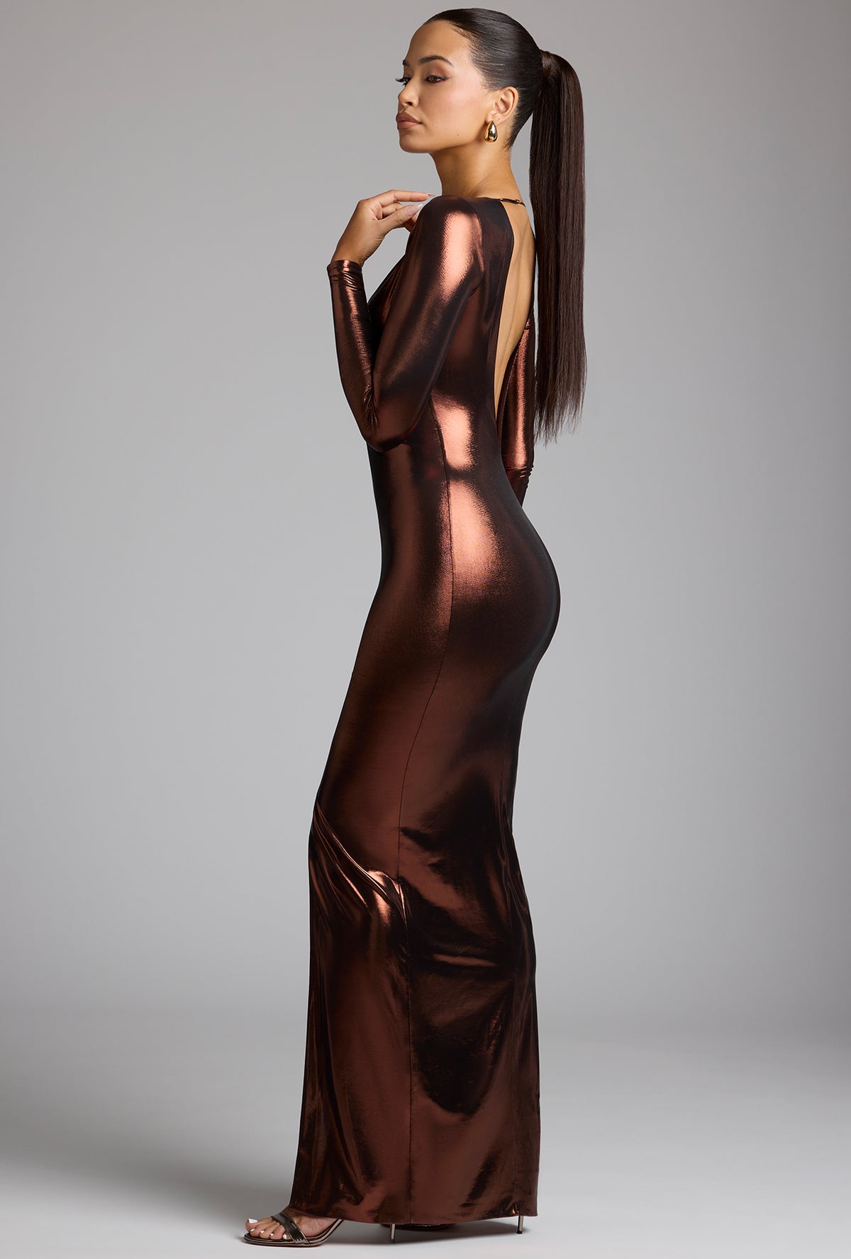 ⁣⁢Langarm-Abendkleid aus Metallic-Jersey in Kupfer-Bronze⁤⁣