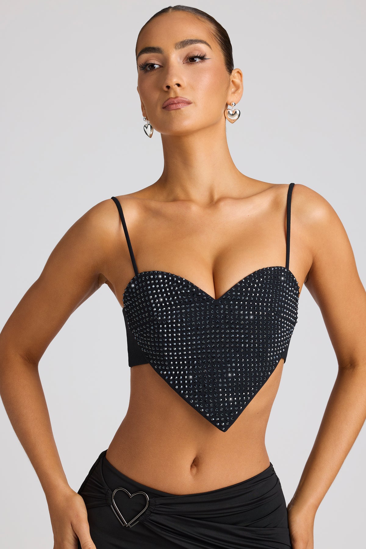 ⁣⁢Verziertes herzförmiges Statement-Crop-Top in Schwarz⁤⁣