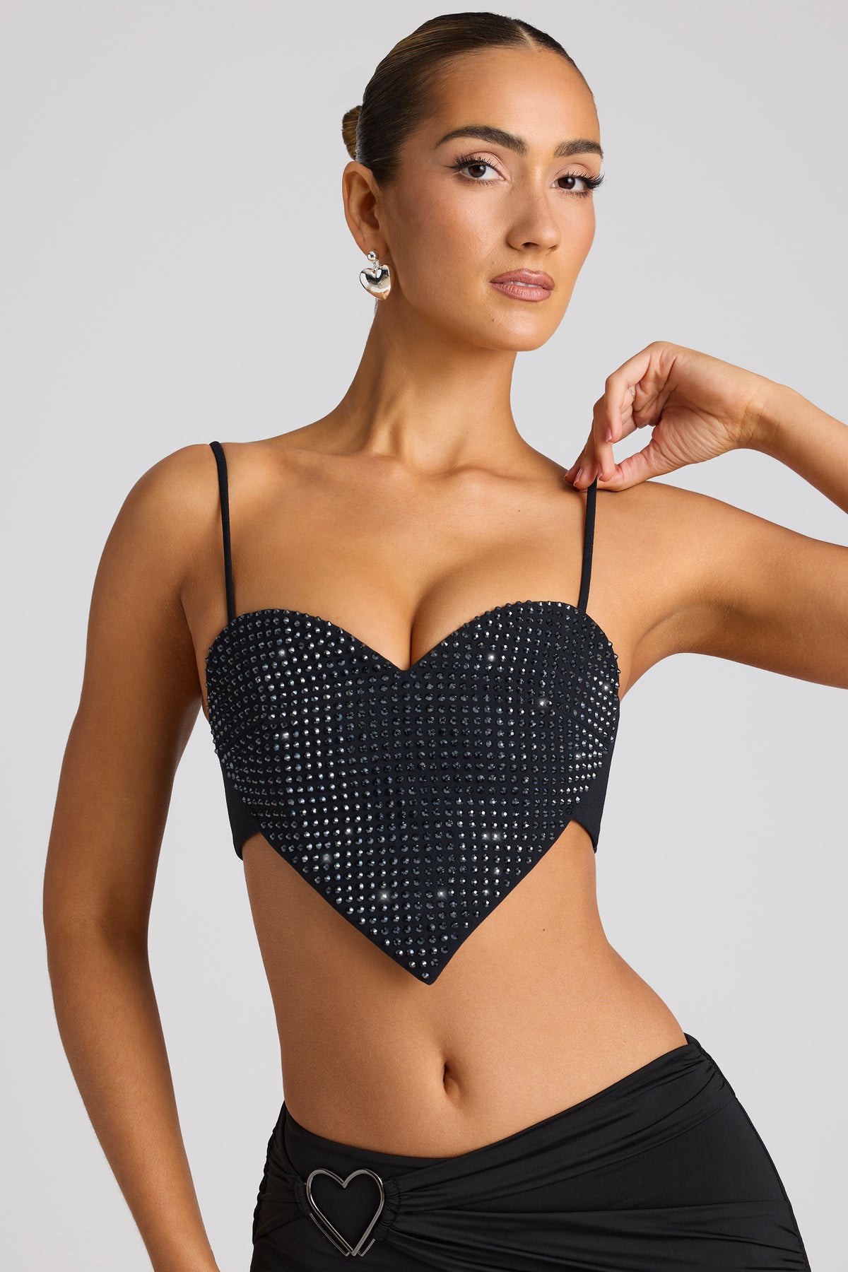 ⁣⁢Verziertes herzförmiges Statement-Crop-Top in Schwarz⁤⁣