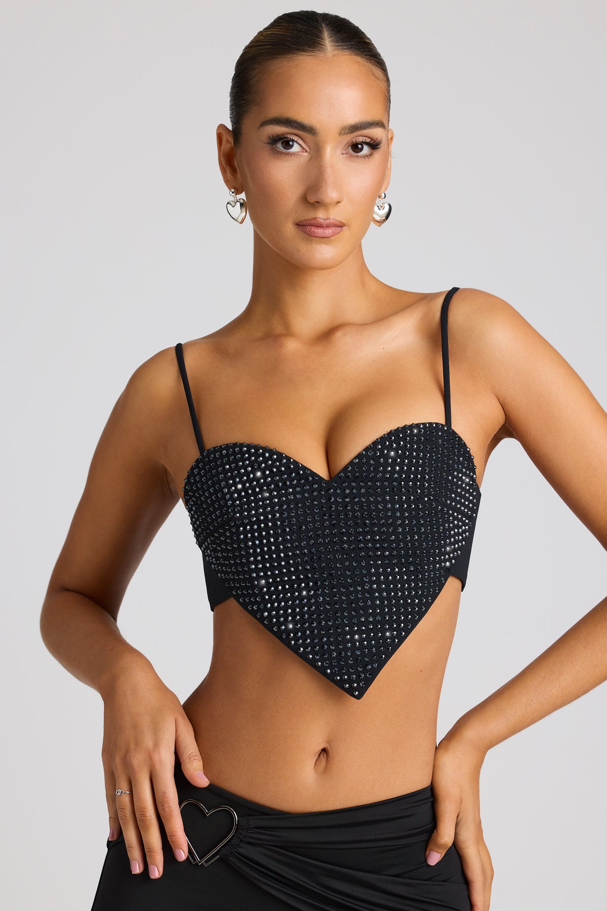 ⁣⁢Verziertes herzförmiges Statement-Crop-Top in Schwarz⁤⁣