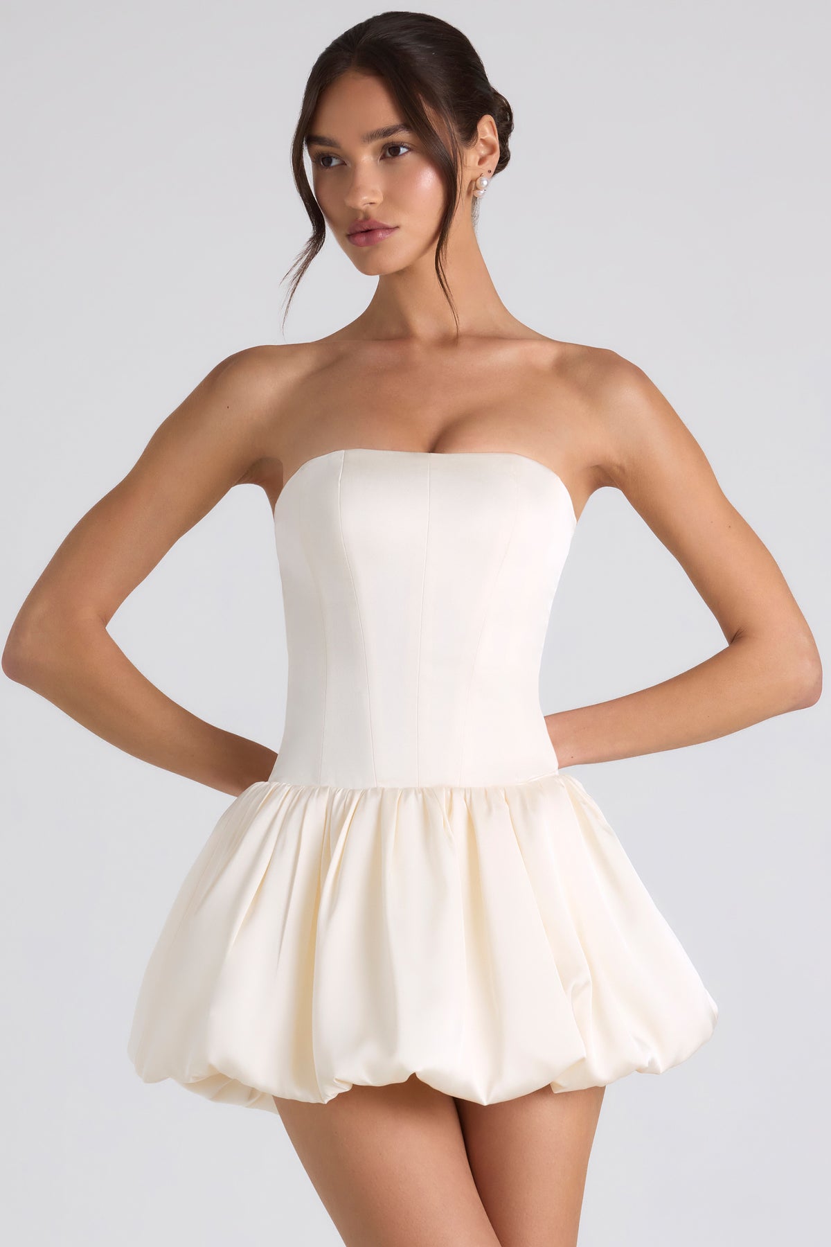 ⁣⁢Korsett-Minikleid mit Schnürung und Ballonsaum in Elfenbein⁤⁣
