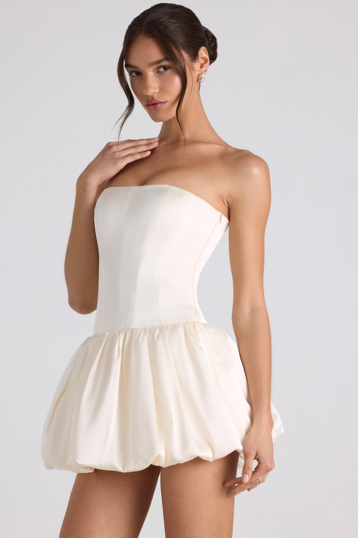 ⁣⁢Korsett-Minikleid mit Schnürung und Ballonsaum in Elfenbein⁤⁣