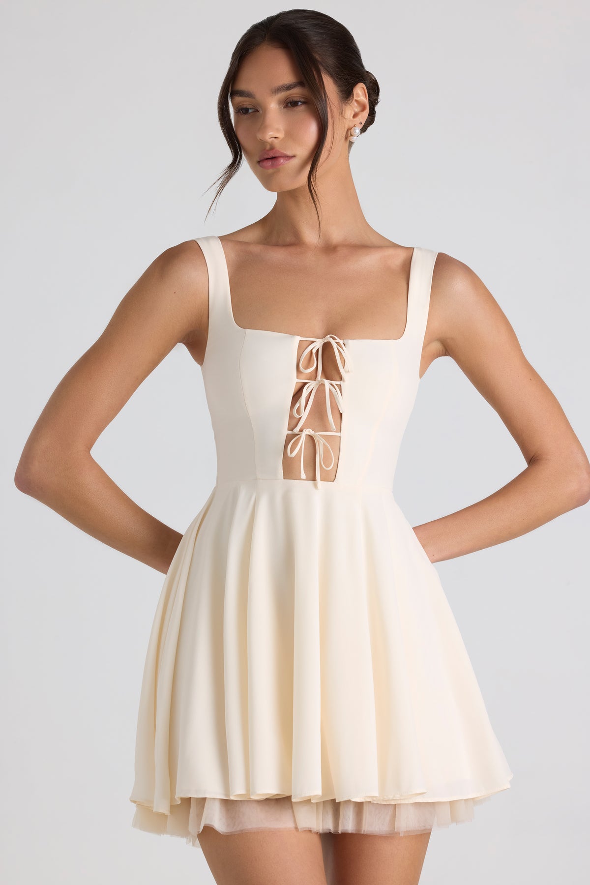 ⁣⁢A-Linien-Mikrominikleid mit Bindedetail in Elfenbein⁤⁣
