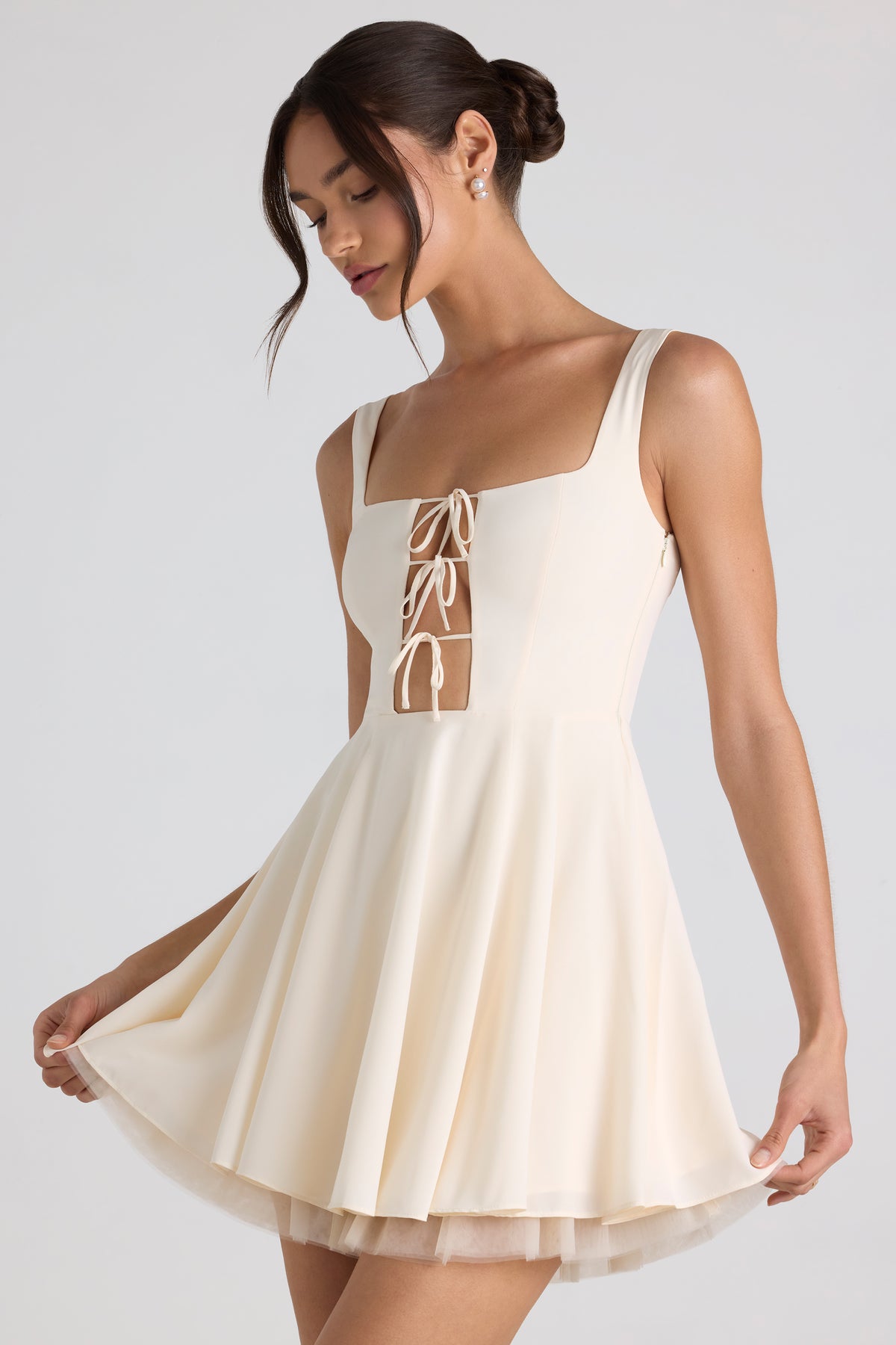 ⁣⁢A-Linien-Mikrominikleid mit Bindedetail in Elfenbein⁤⁣