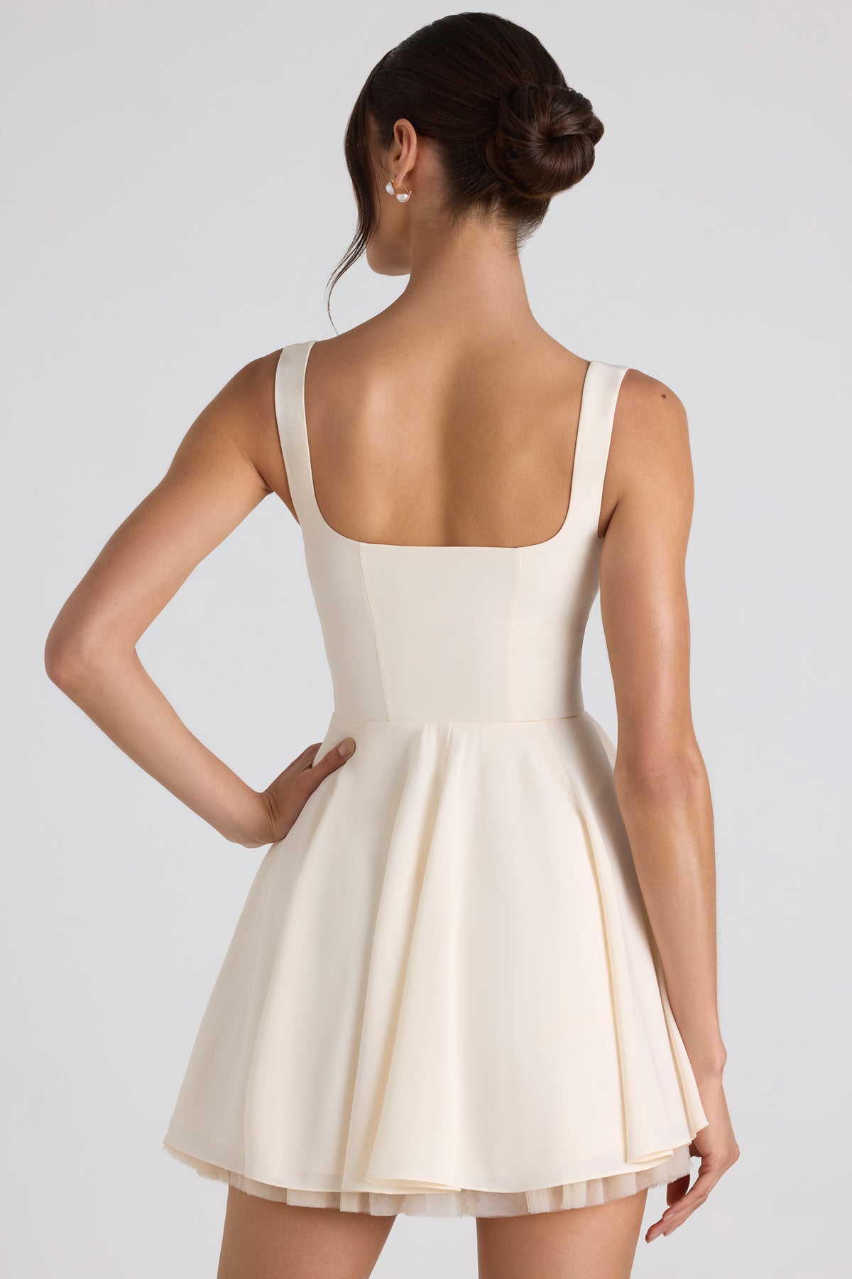 ⁣⁢A-Linien-Mikrominikleid mit Bindedetail in Elfenbein⁤⁣