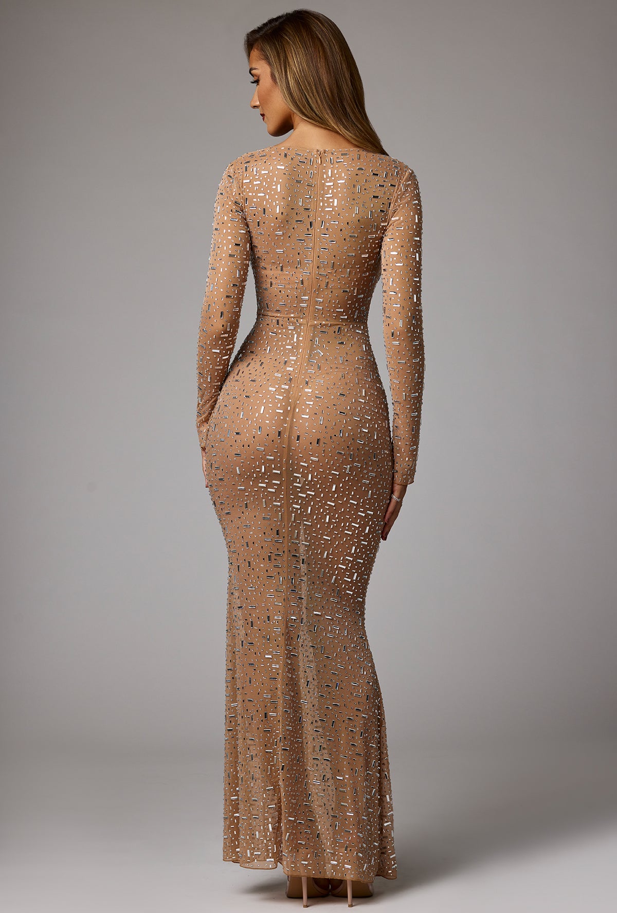⁣⁢Transparentes, verziertes Abendkleid mit langen Ärmeln in Honig⁤⁣