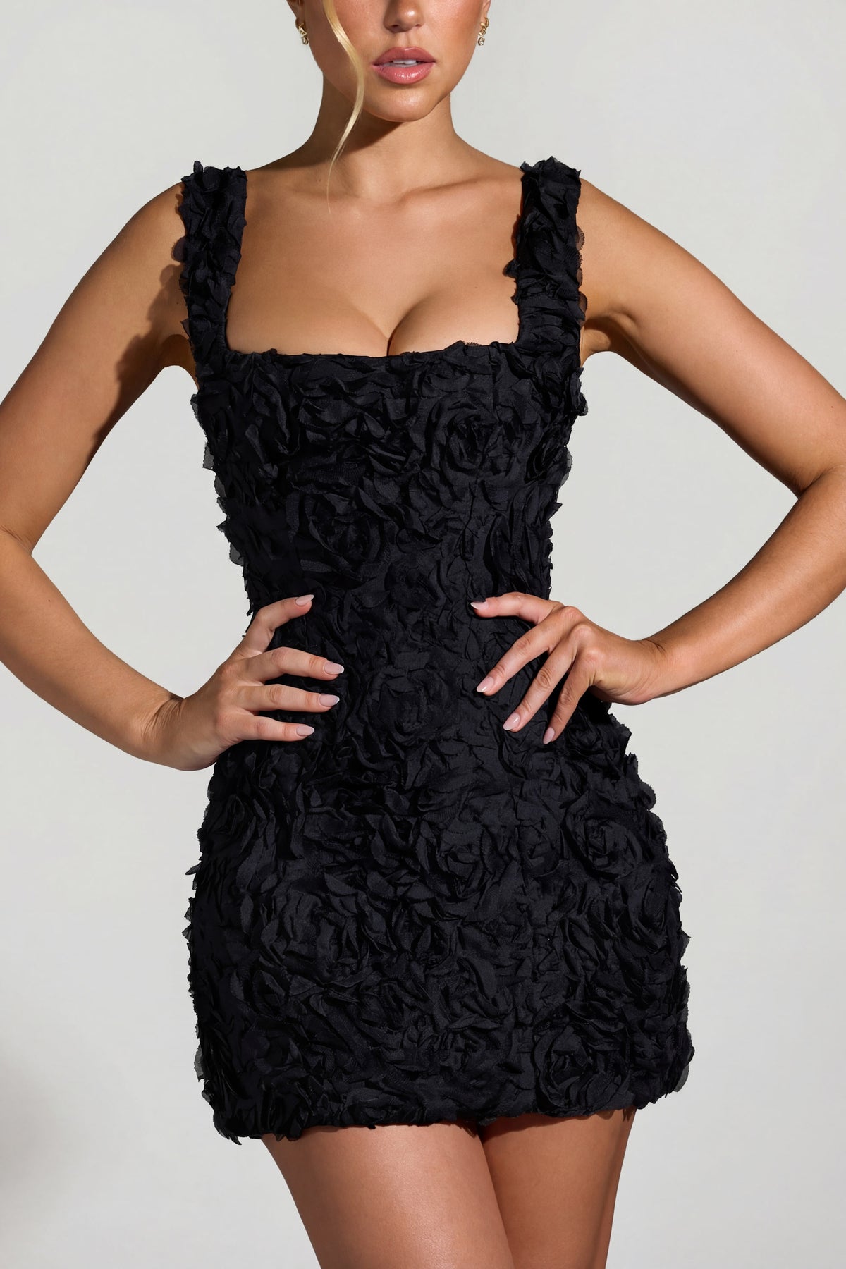 ⁣⁢Korsett-Minikleid mit Karree-Ausschnitt und floraler Applikation in Schwarz⁤⁣