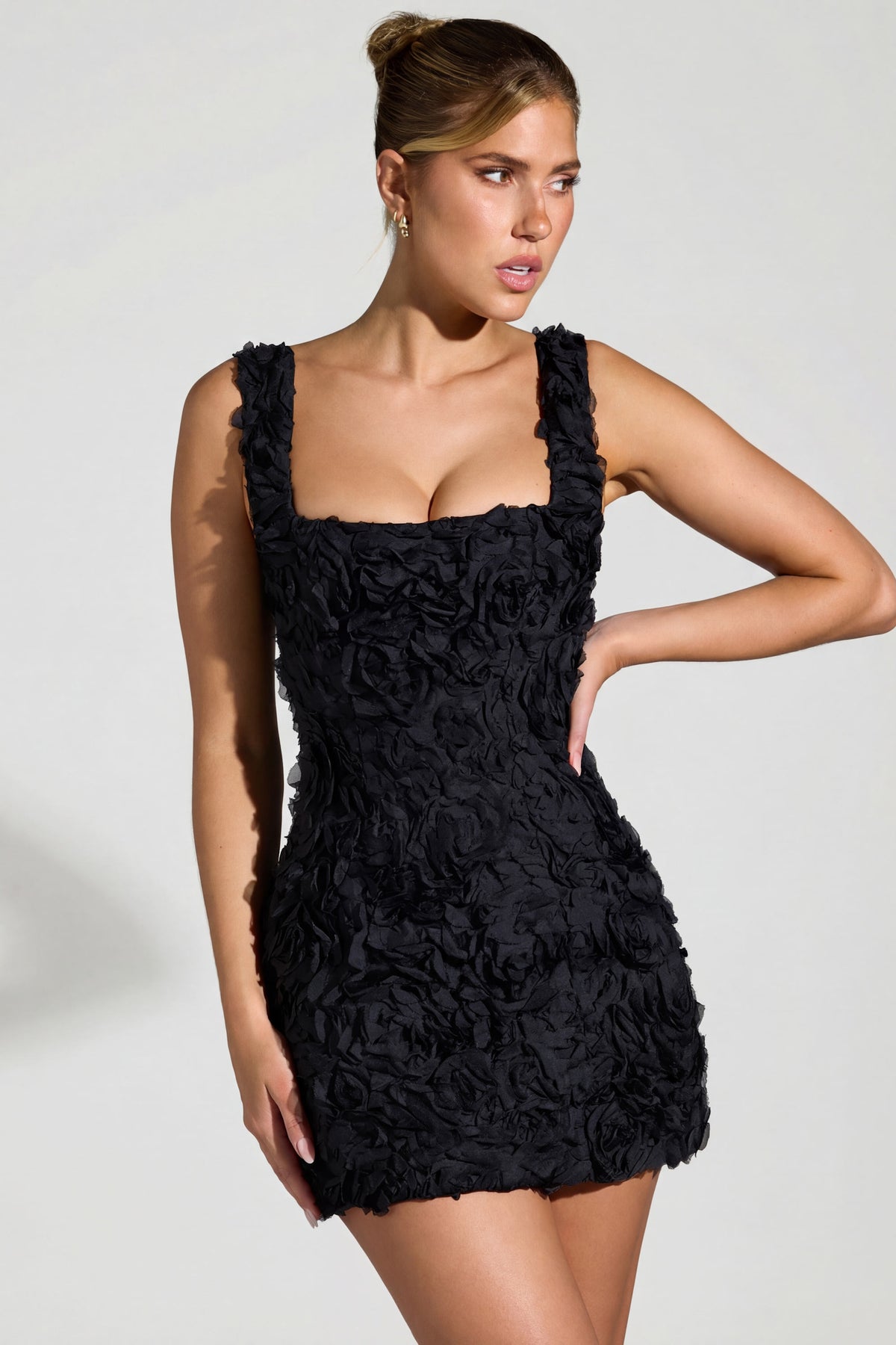 ⁣⁢Korsett-Minikleid mit Karree-Ausschnitt und floraler Applikation in Schwarz⁤⁣