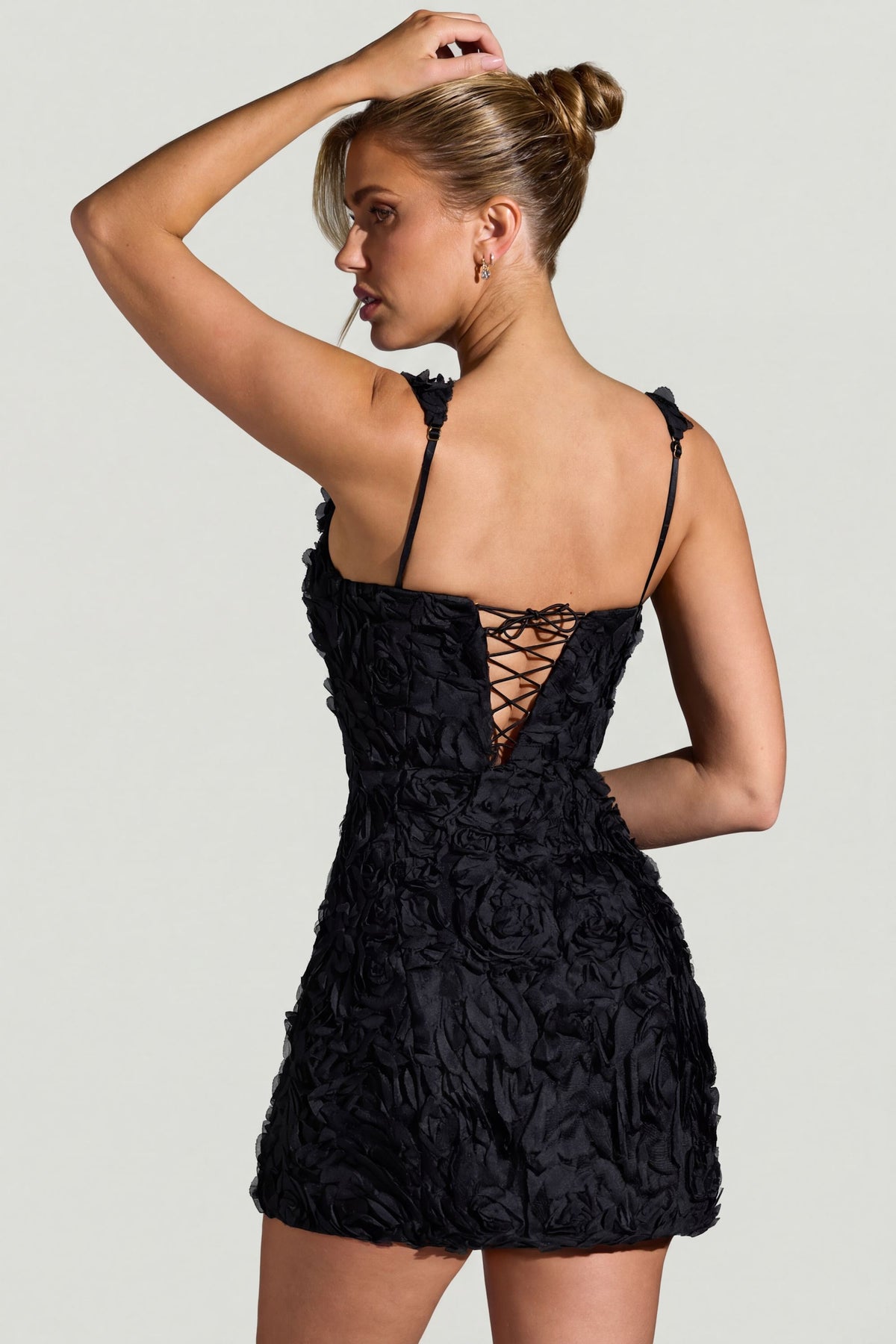 ⁣⁢Korsett-Minikleid mit Karree-Ausschnitt und floraler Applikation in Schwarz⁤⁣