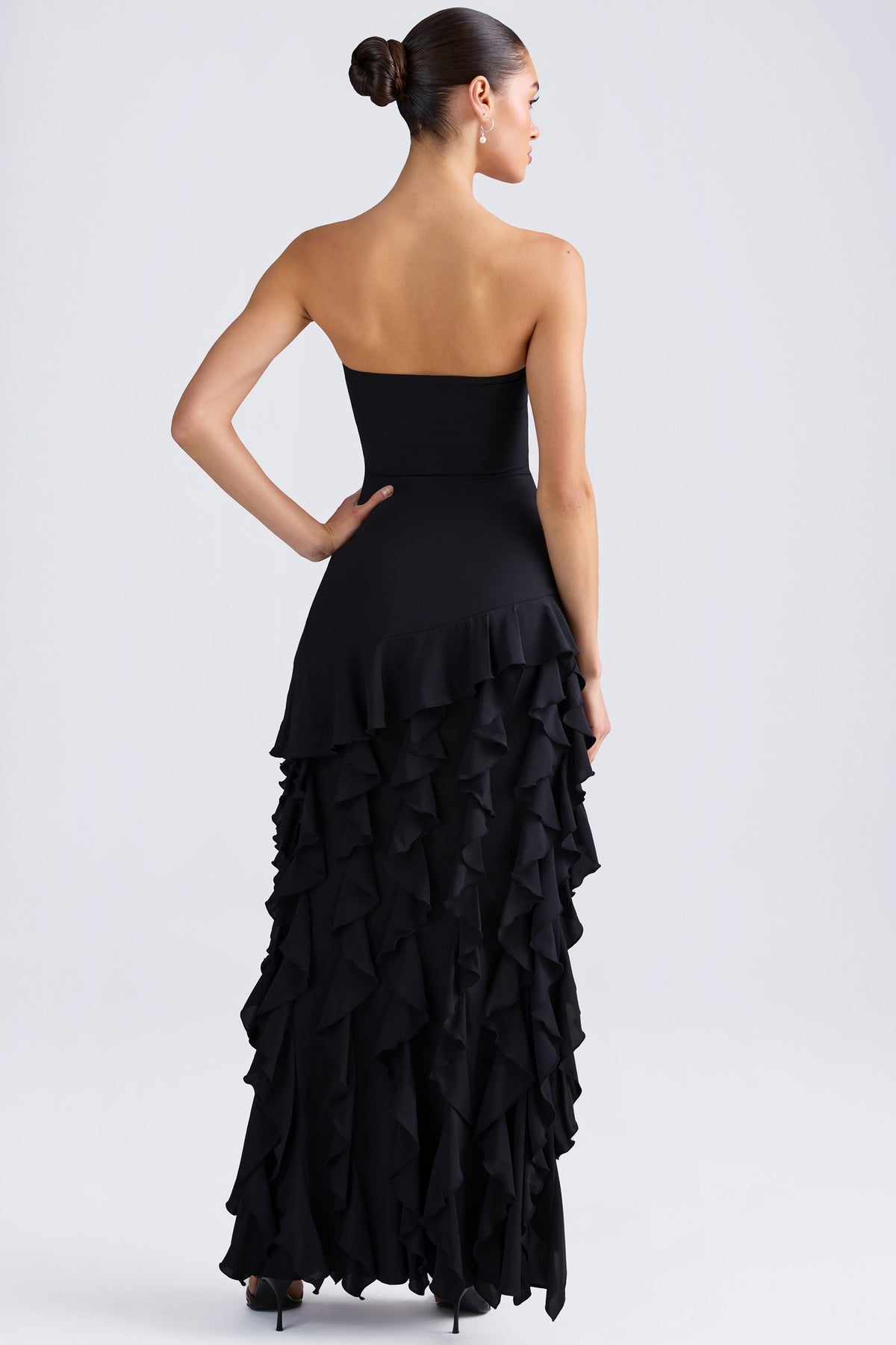 ⁣⁢Trägerloses Kleid mit Rüschenbesatz in Schwarz⁤⁣