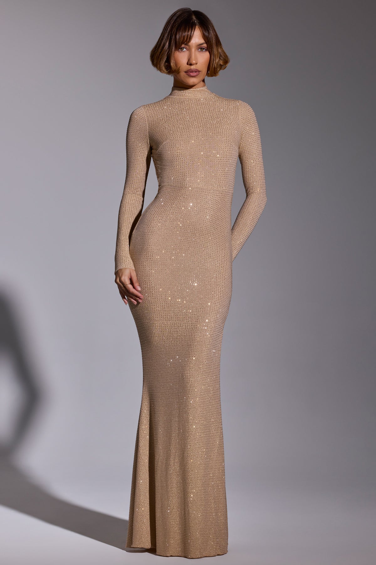⁣⁢Verziertes langärmliges Abendkleid in Gold⁤⁣