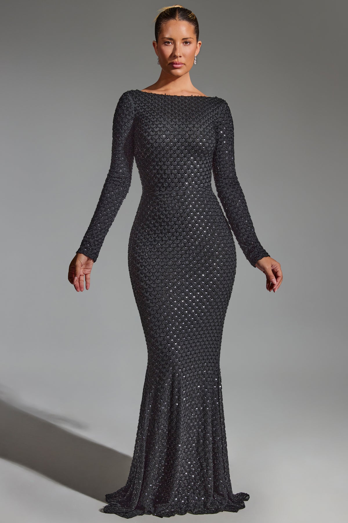 ⁣⁢Verziertes rückenfreies Abendkleid in Schwarz⁤⁣