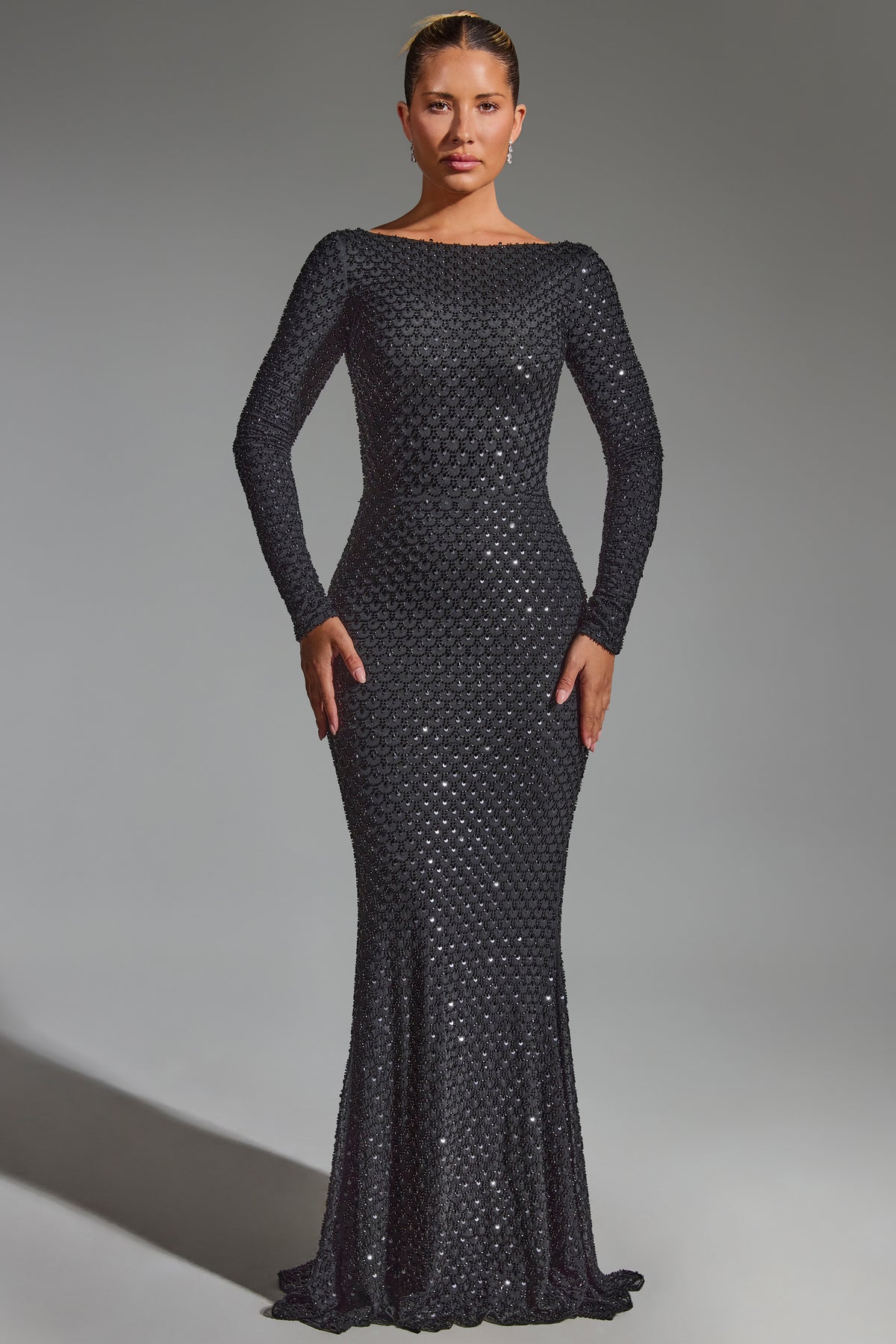 ⁣⁢Verziertes rückenfreies Abendkleid in Schwarz⁤⁣