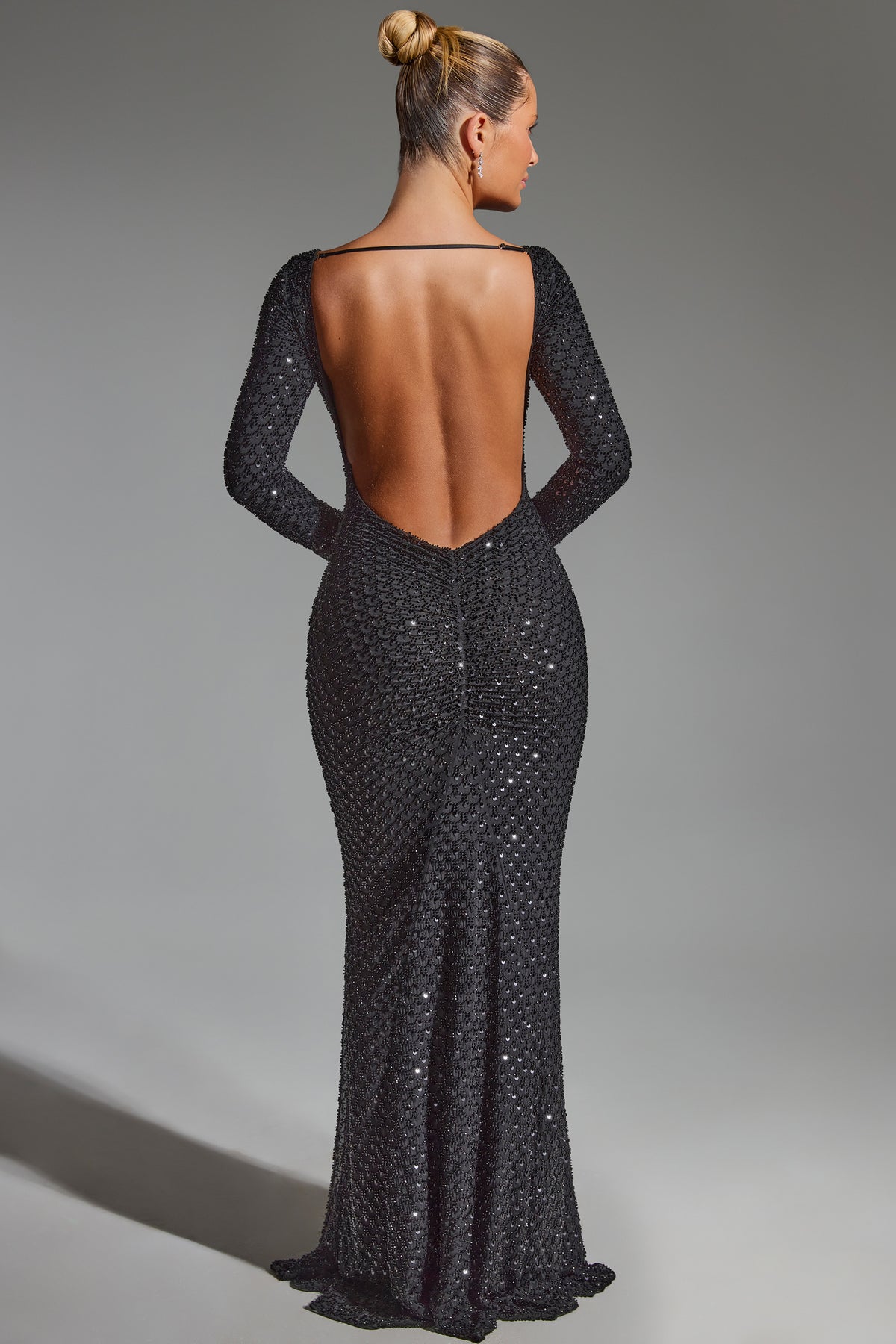 ⁣⁢Verziertes rückenfreies Abendkleid in Schwarz⁤⁣