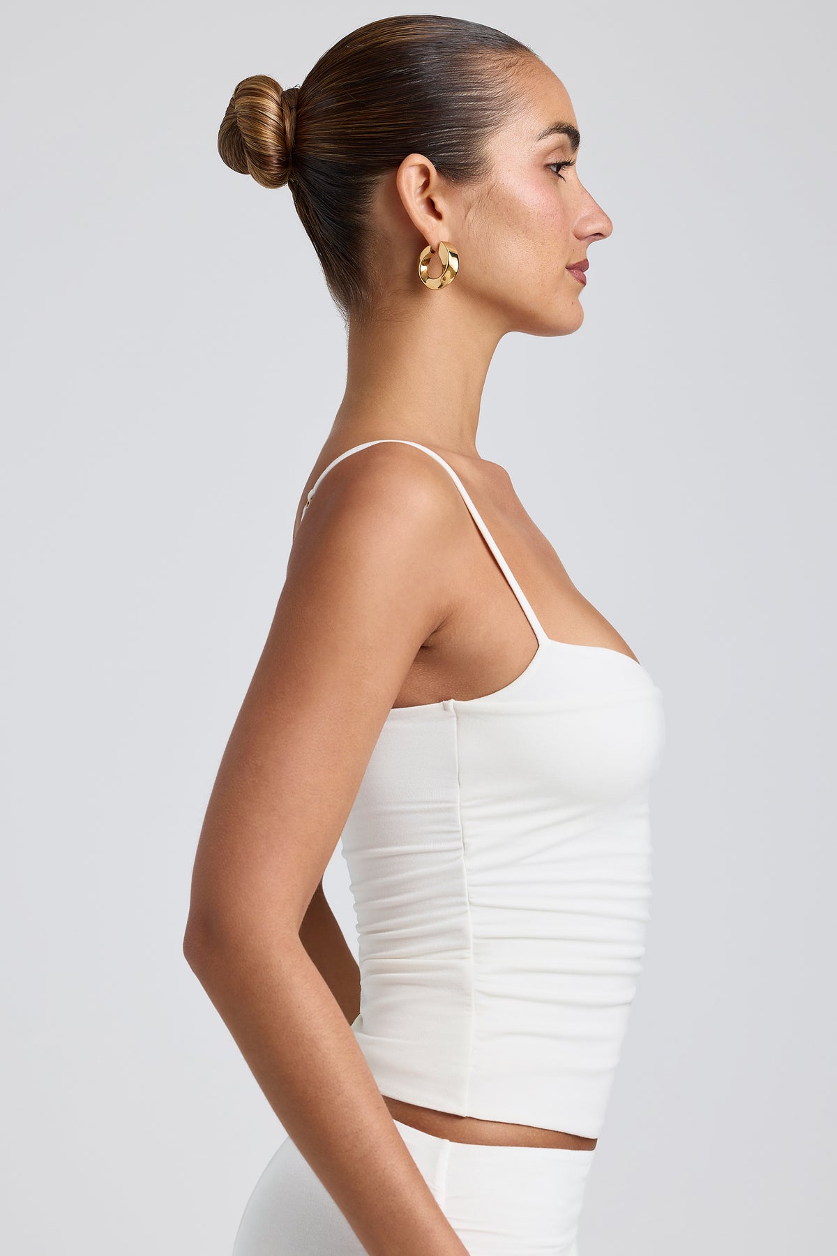 ⁣⁢Mehrlagiges gerafftes Modal-Tanktop in Weiß⁤⁣