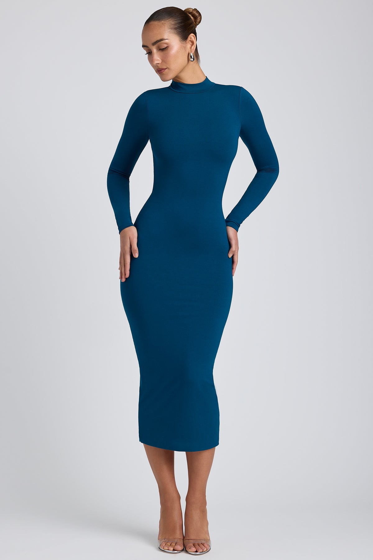 ⁣⁢Modal-Midaxikleid mit am Rücken überkreuzten Trägern in Dunkelpetrol⁤⁣