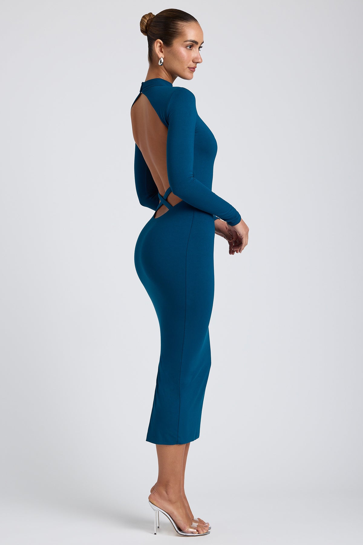 ⁣⁢Modal-Midaxikleid mit am Rücken überkreuzten Trägern in Dunkelpetrol⁤⁣