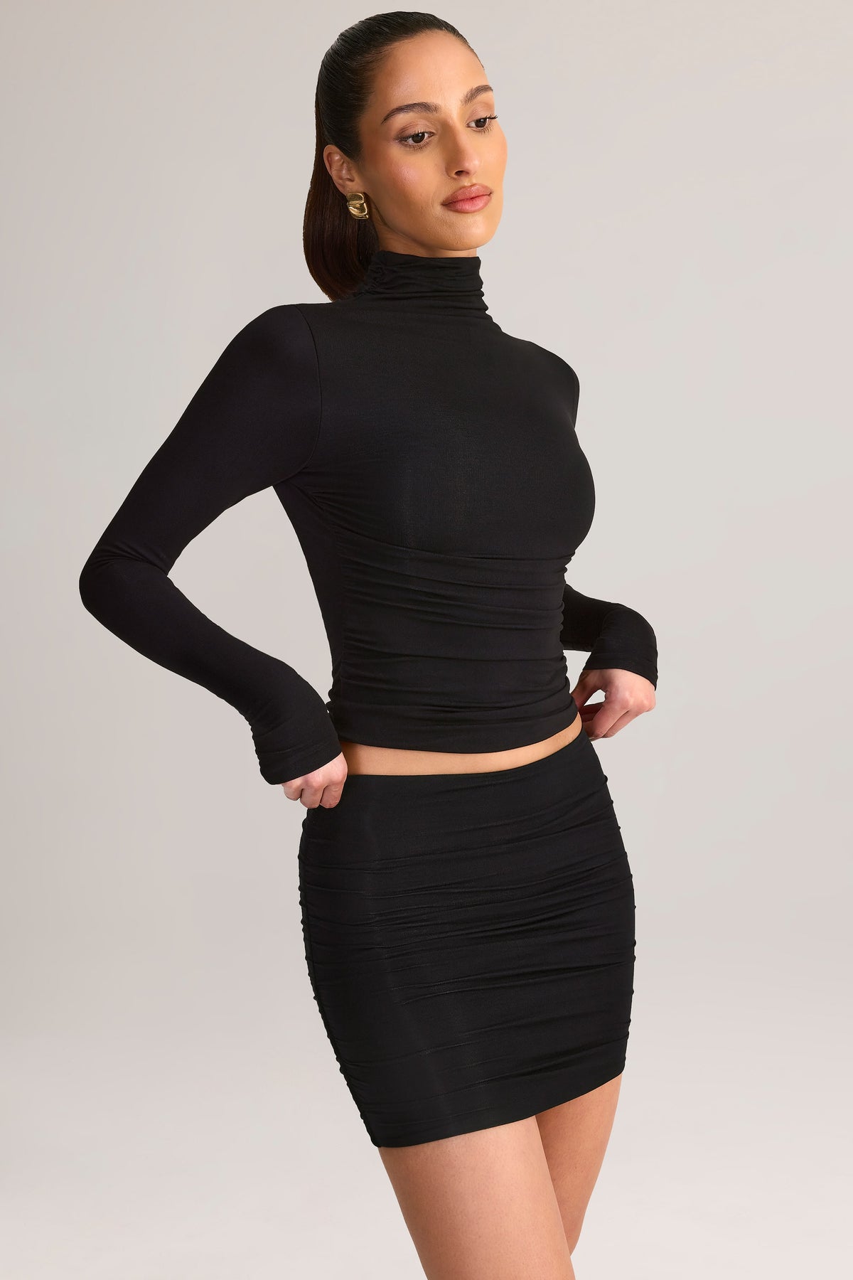 ⁣⁢Modal-Rüschen-Minirock mit Mid-Rise-Bund in Schwarz⁤⁣