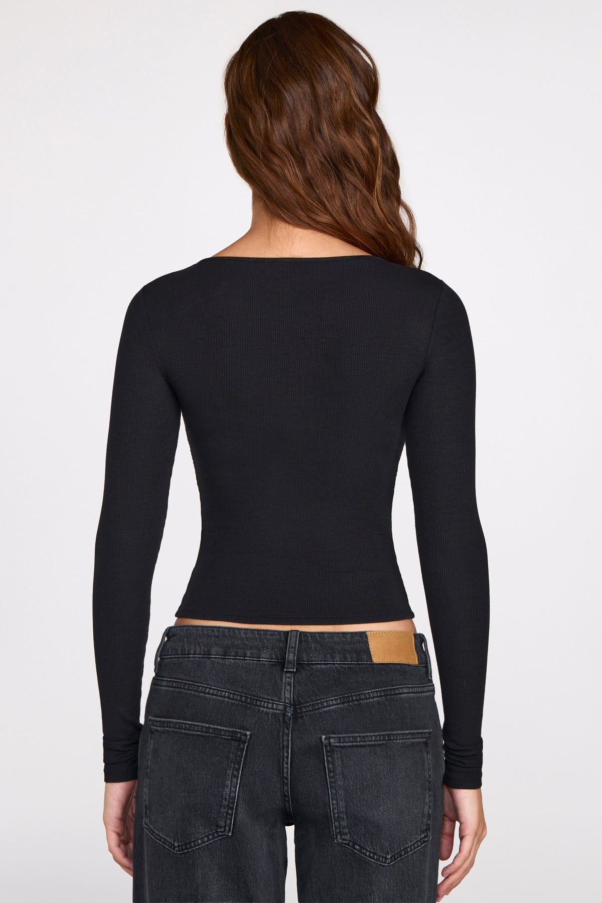 ⁣⁢Gerafftes Langarmshirt aus geripptem Modal in Schwarz⁤⁣
