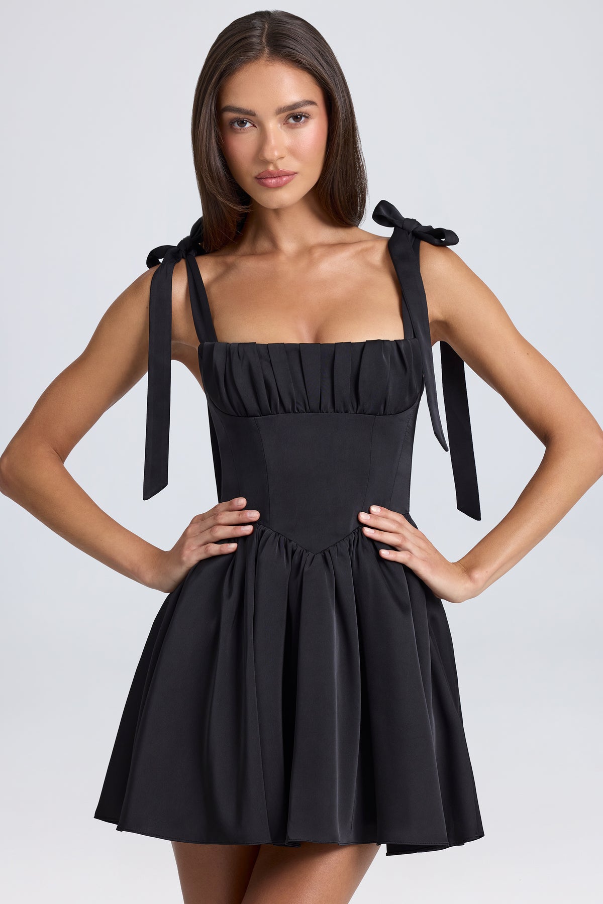 ⁣⁢Drapierte Korsett-Minikleid in Schwarz⁤⁣
