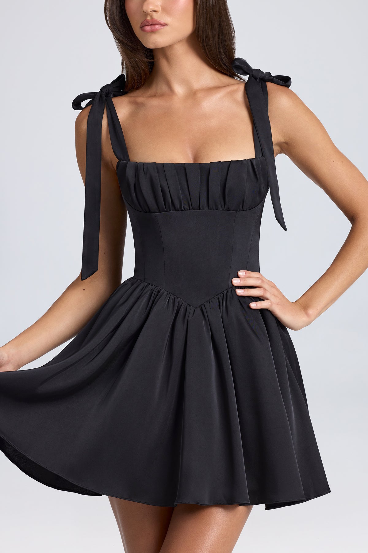⁣⁢Drapierte Korsett-Minikleid in Schwarz⁤⁣
