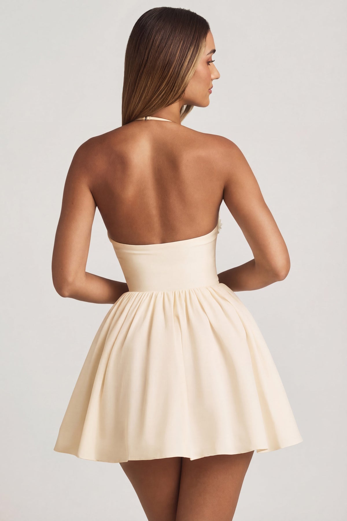⁣⁢Neckholder-Korsett-Minikleid mit floraler Applikation in Elfenbein⁤⁣
