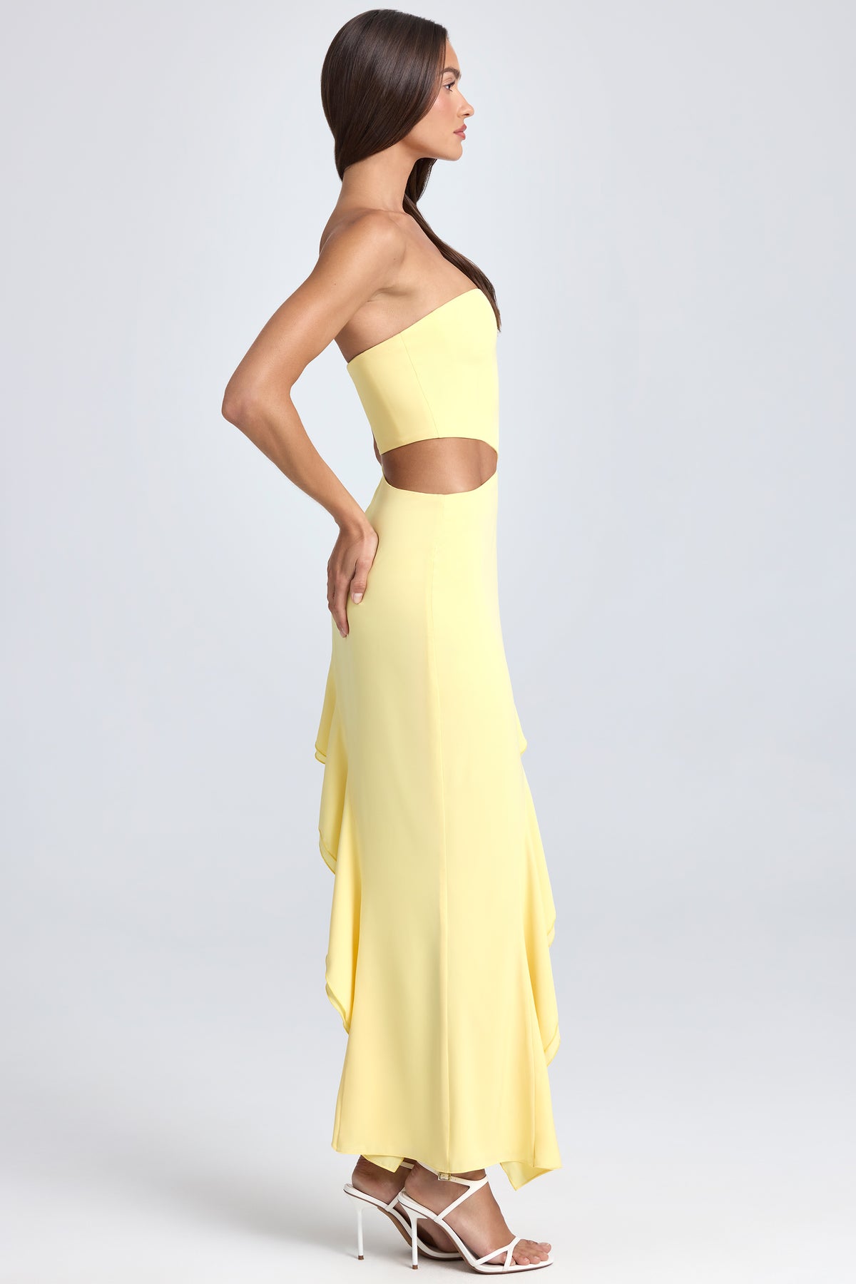 ⁣⁢Maxikleid mit Bandeau-Ausschnitt, Cut-Out und Rüschenbesatz in Lemon Sherbet⁤⁣