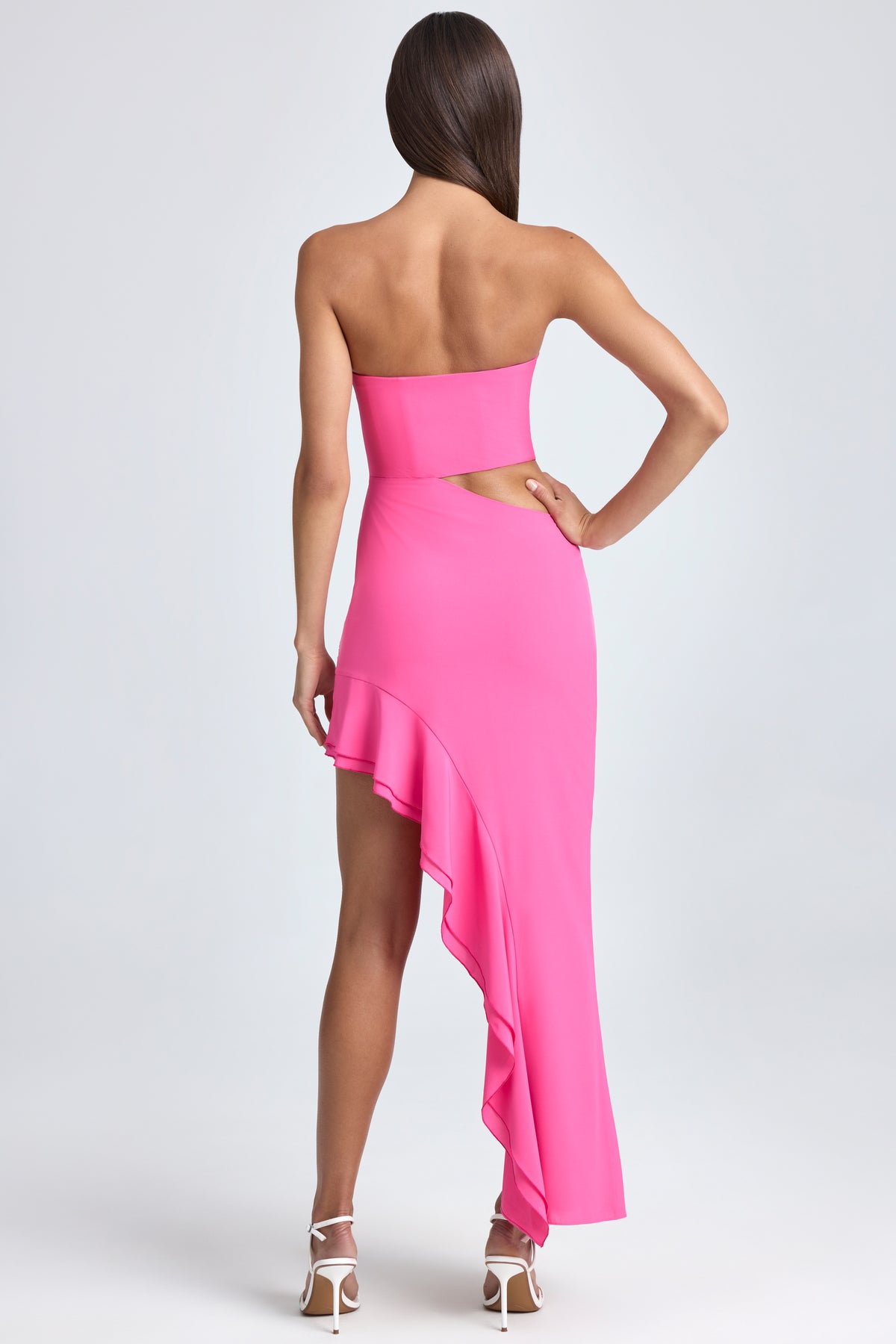 ⁣⁢Maxikleid mit Bandeau-Ausschnitt, Cut-Out und Rüschenbesatz in Lollipop-Pink⁤⁣