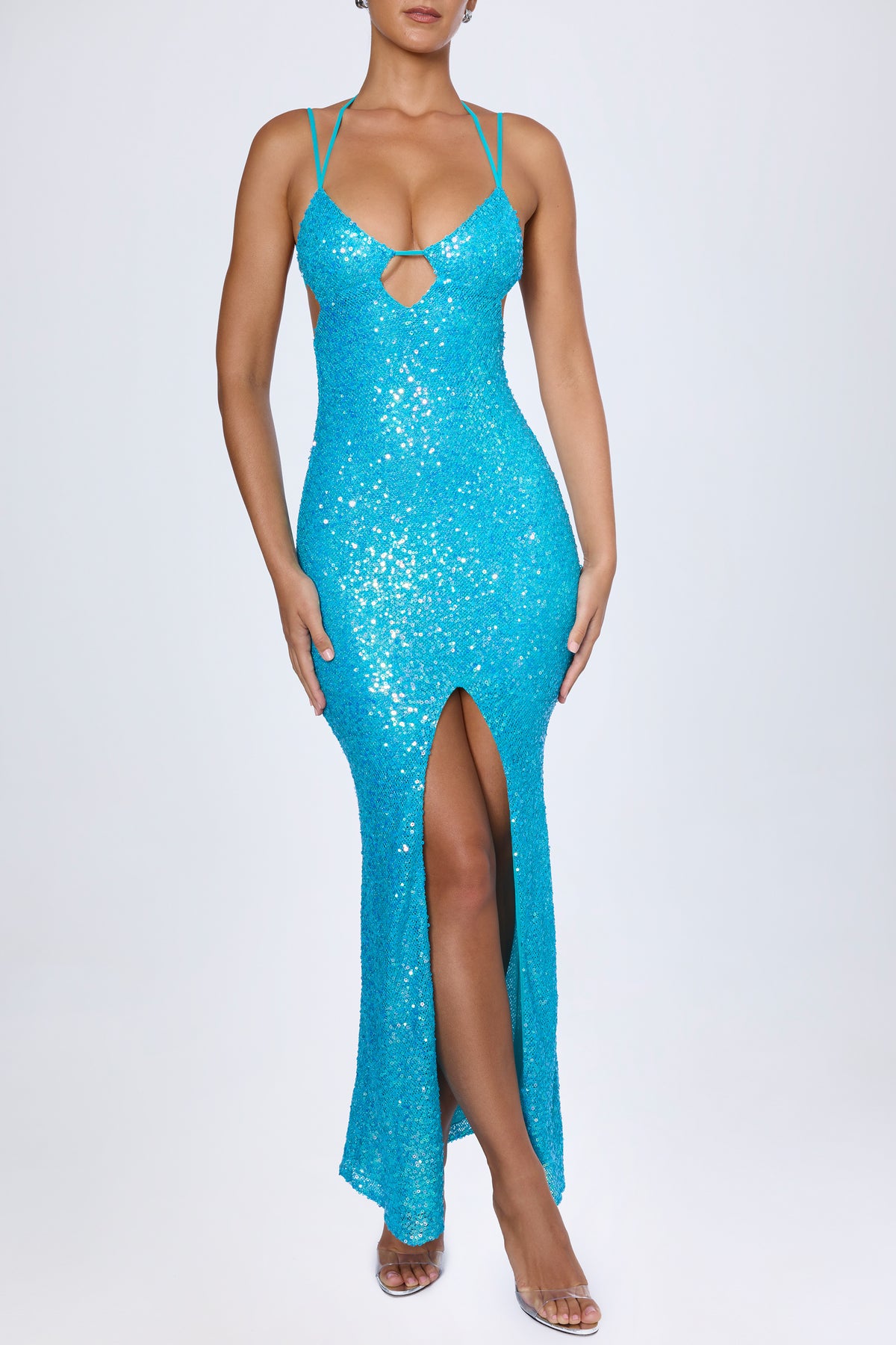 ⁣⁢Verziertes Neckholder-Maxikleid mit Cut-out in Türkis⁤⁣