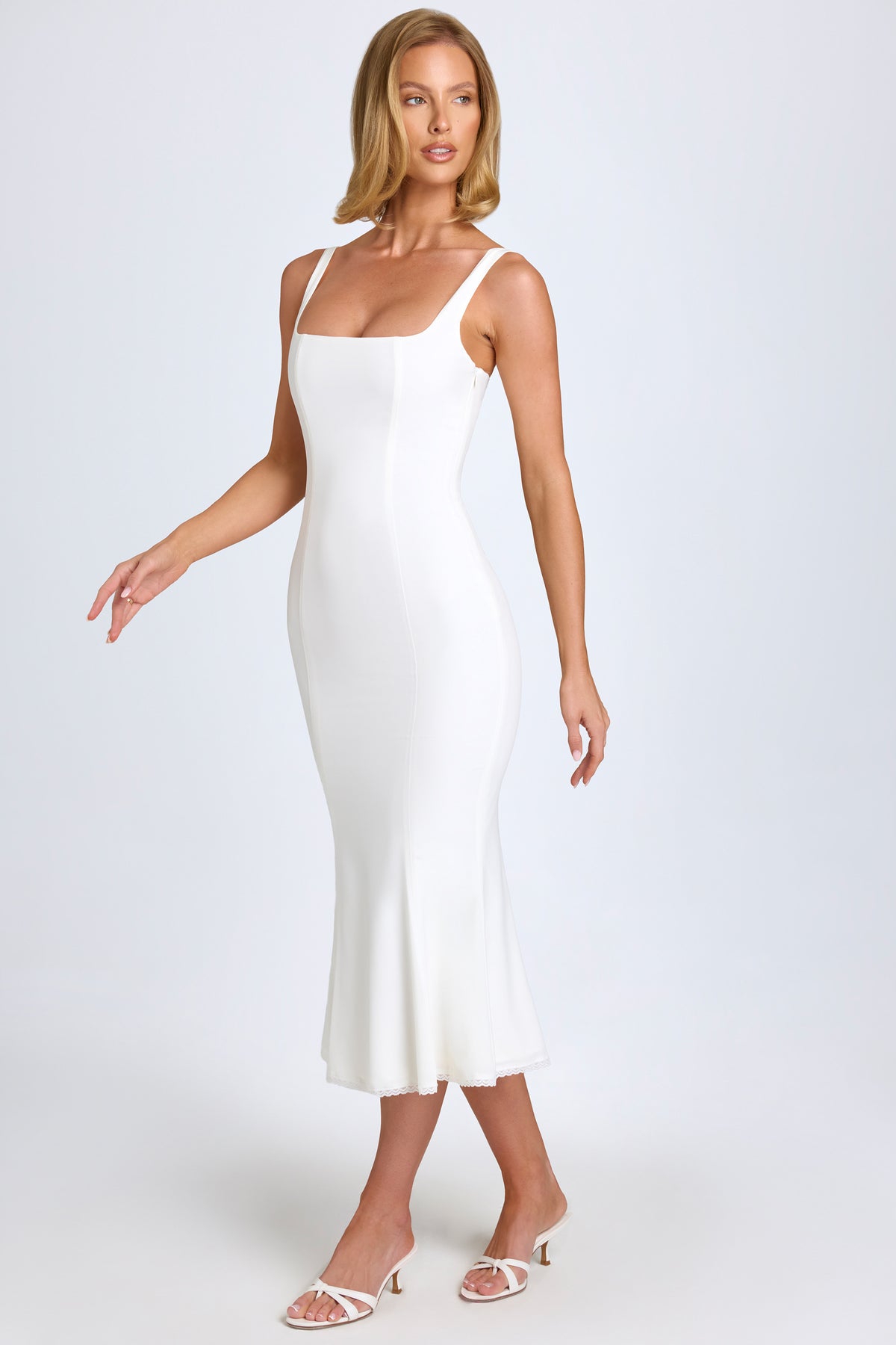 ⁣⁢Midaxikleid mit Spitzenbesatz in White⁤⁣