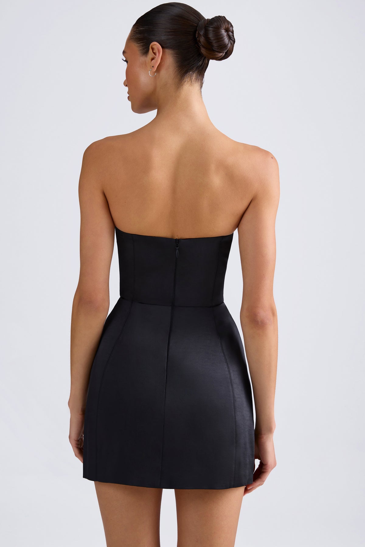 ⁣⁢Strukturiertes Bandeau-Tulpen-Minikleid in Schwarz⁤⁣