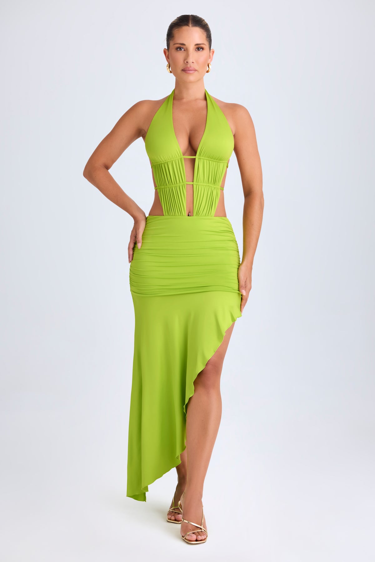 ⁣⁢Asymmetrisches Midaxi-Kleid mit Cut-Outs und Neckholder in Apfelgrün⁤⁣