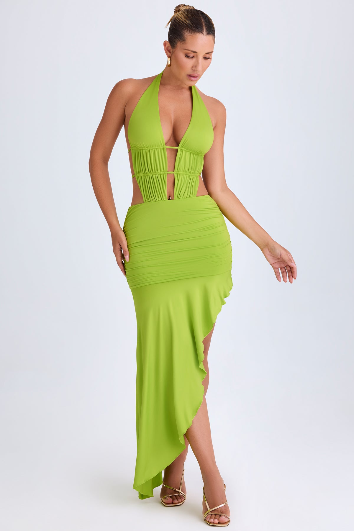 ⁣⁢Asymmetrisches Midaxi-Kleid mit Cut-Outs und Neckholder in Apfelgrün⁤⁣