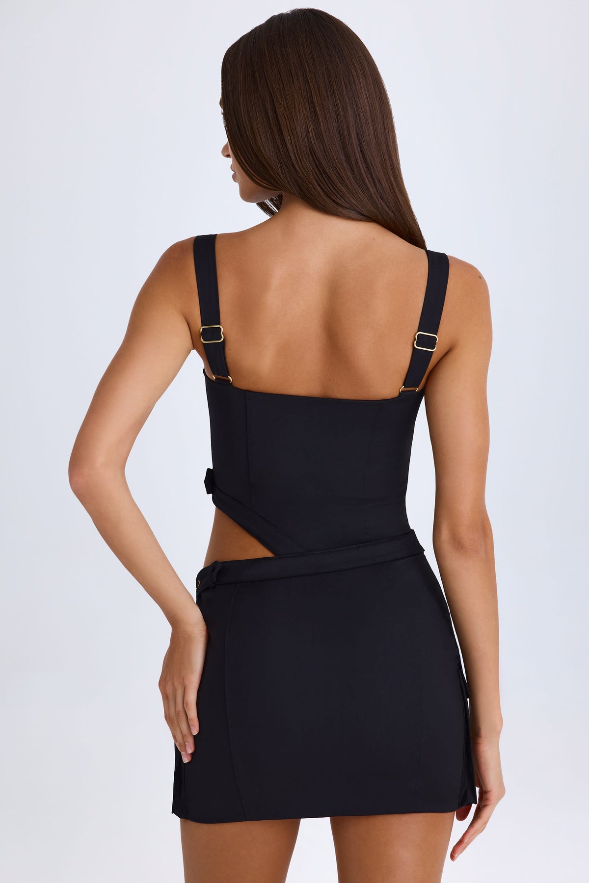⁣⁢Cut-out-Minikleid mit Gürtel in Schwarz⁤⁣