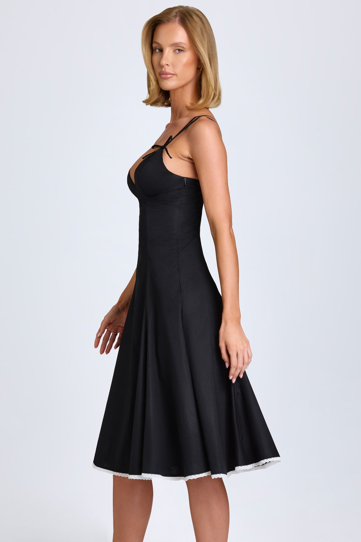 ⁣⁢A-Linien-Midikleid mit Schleifendetail in Schwarz⁤⁣