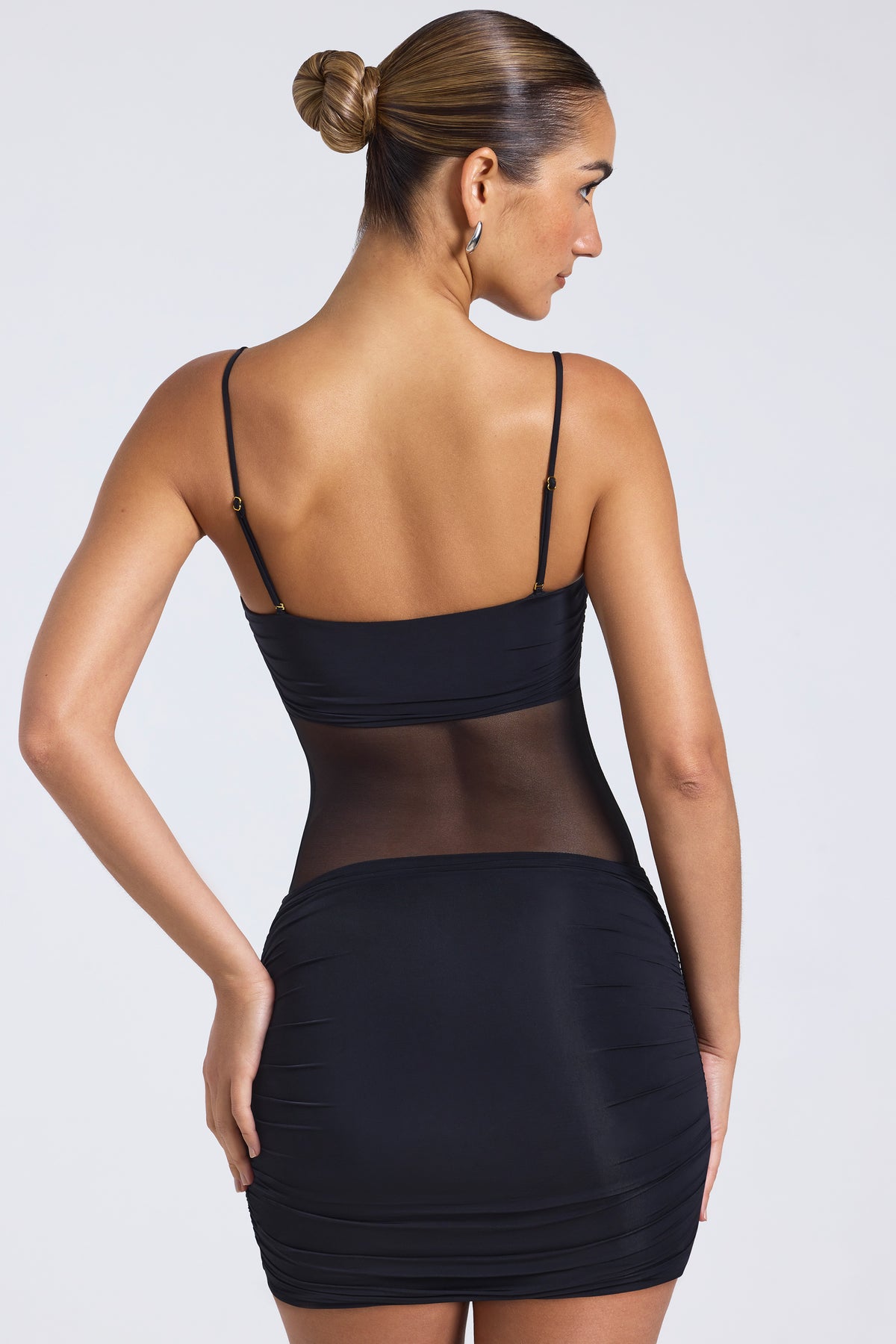 ⁣⁢Gerafftes Minikleid mit transparenten Einsätzen in Schwarz⁤⁣