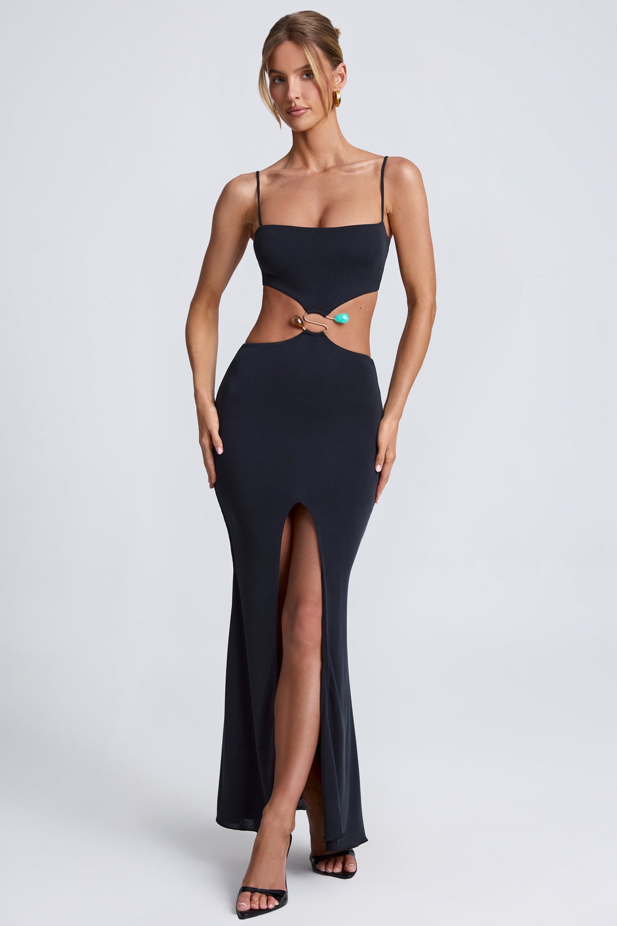 ⁣⁢Maxikleid mit Cut-Out und Hardware-Details in Schwarz⁤⁣