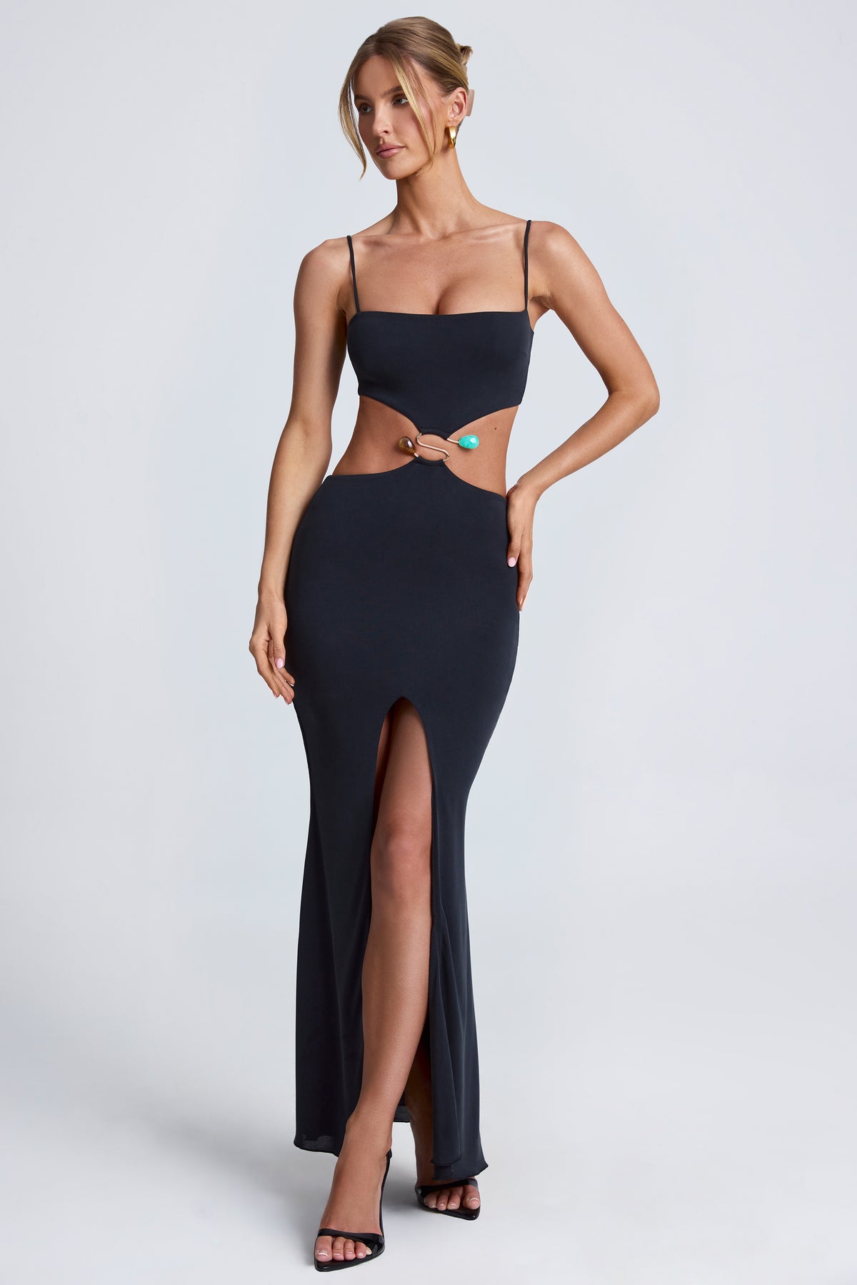 ⁣⁢Maxikleid mit Cut-Out und Hardware-Details in Schwarz⁤⁣