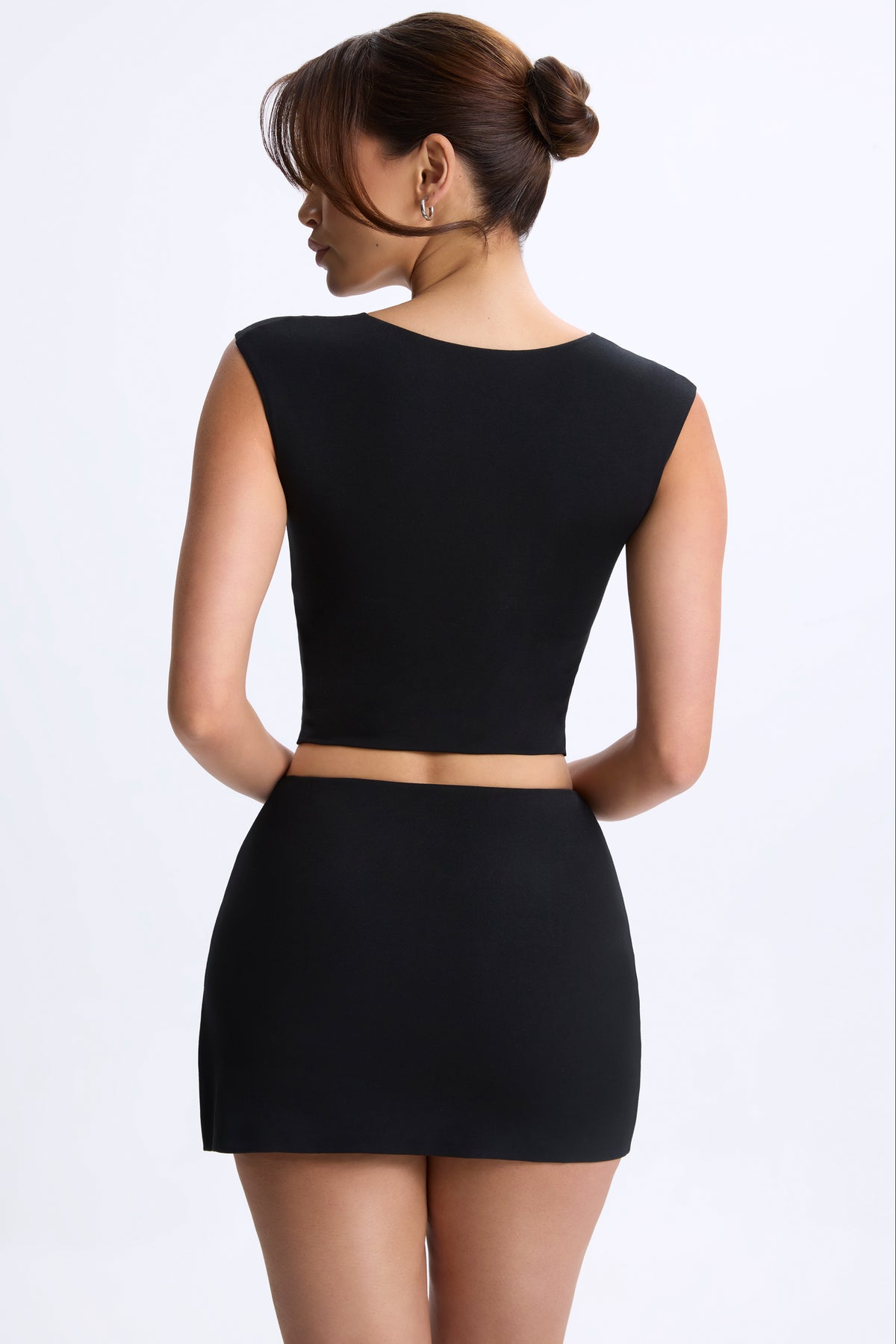 ⁣⁢Modal-Oberteil mit Raffung und Kappärmeln in Black⁤⁣