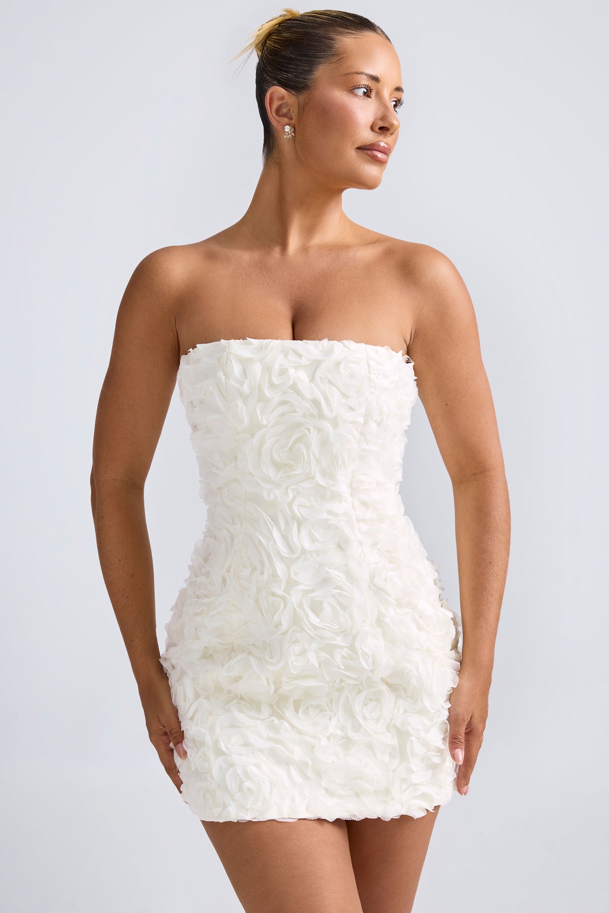 ⁣⁢Bandeau-A-Linien-Minikleid mit floraler Applikation in Weiß⁤⁣
