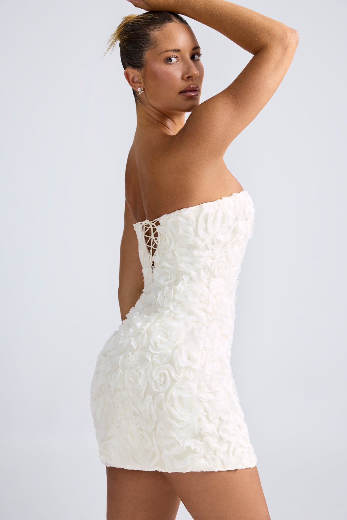 ⁣⁢Bandeau-A-Linien-Minikleid mit floraler Applikation in Weiß⁤⁣