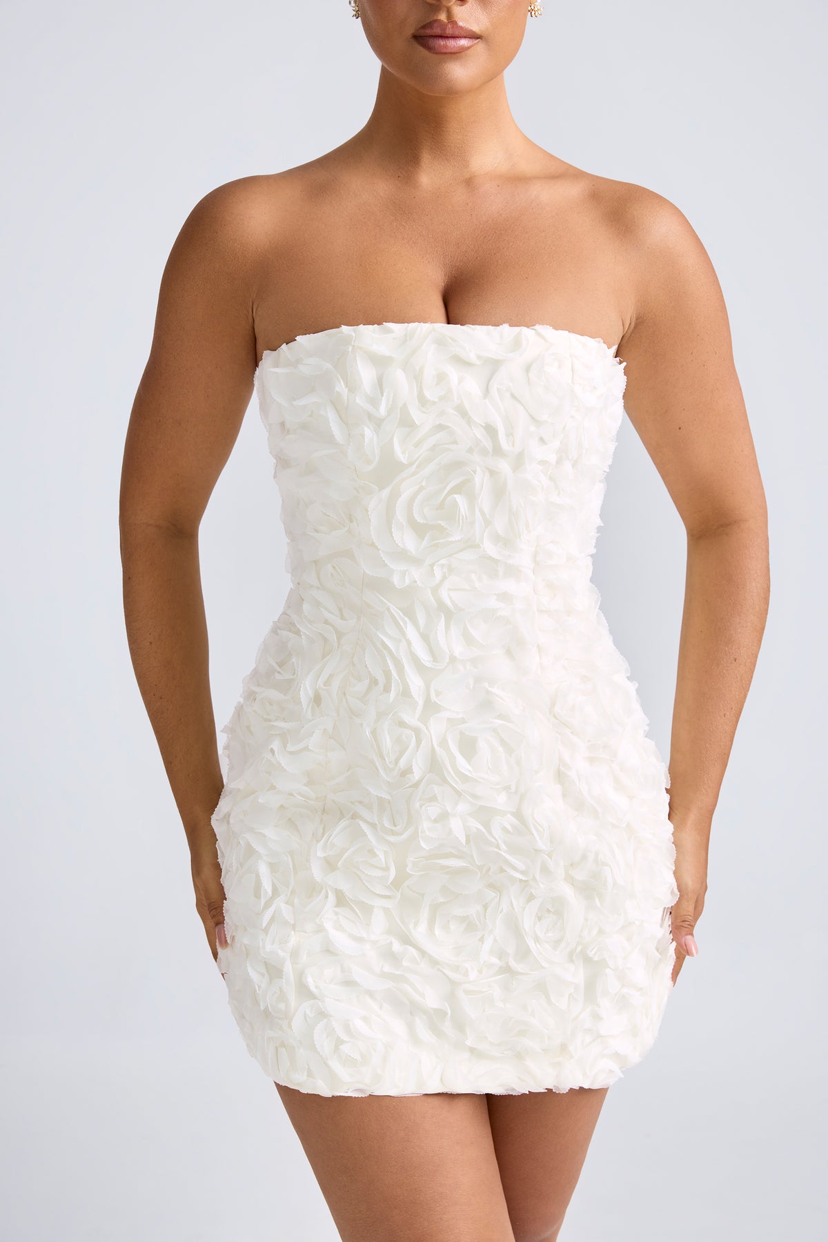 ⁣⁢Bandeau-A-Linien-Minikleid mit floraler Applikation in Weiß⁤⁣
