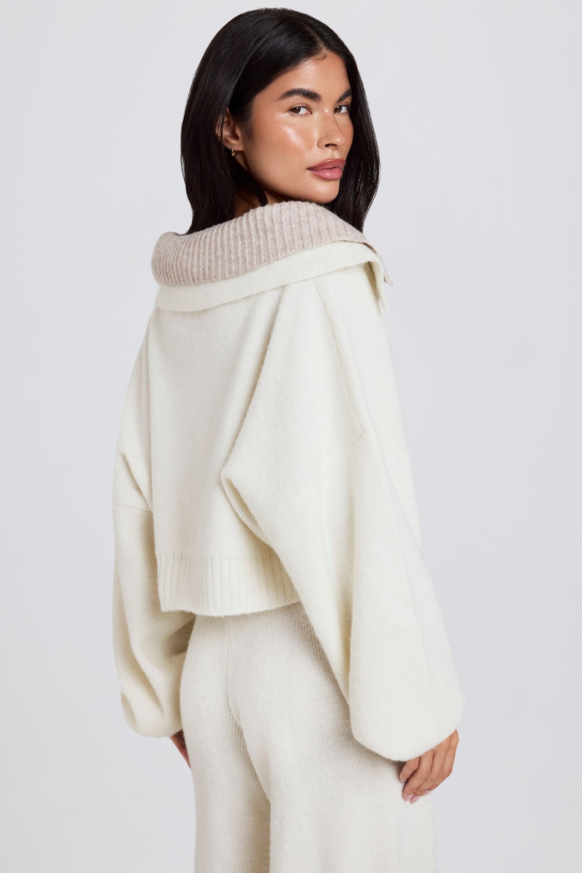 ⁣⁢Cropped Pullover aus weichem Strick mit Lagenkragen in Elfenbein⁤⁣ - 2