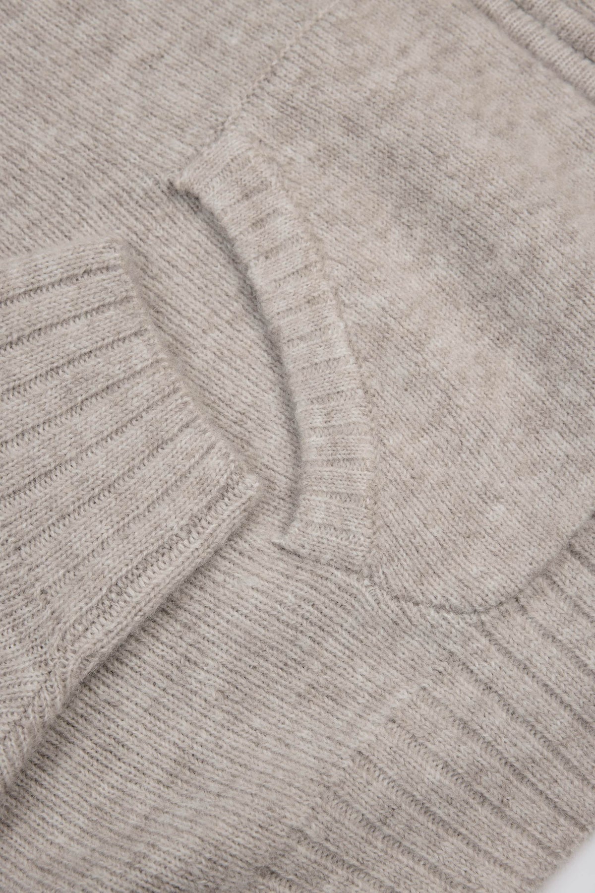 ⁣⁢Cropped-Hoodie aus weichem Strick mit Reißverschluss in Beige⁤⁣
