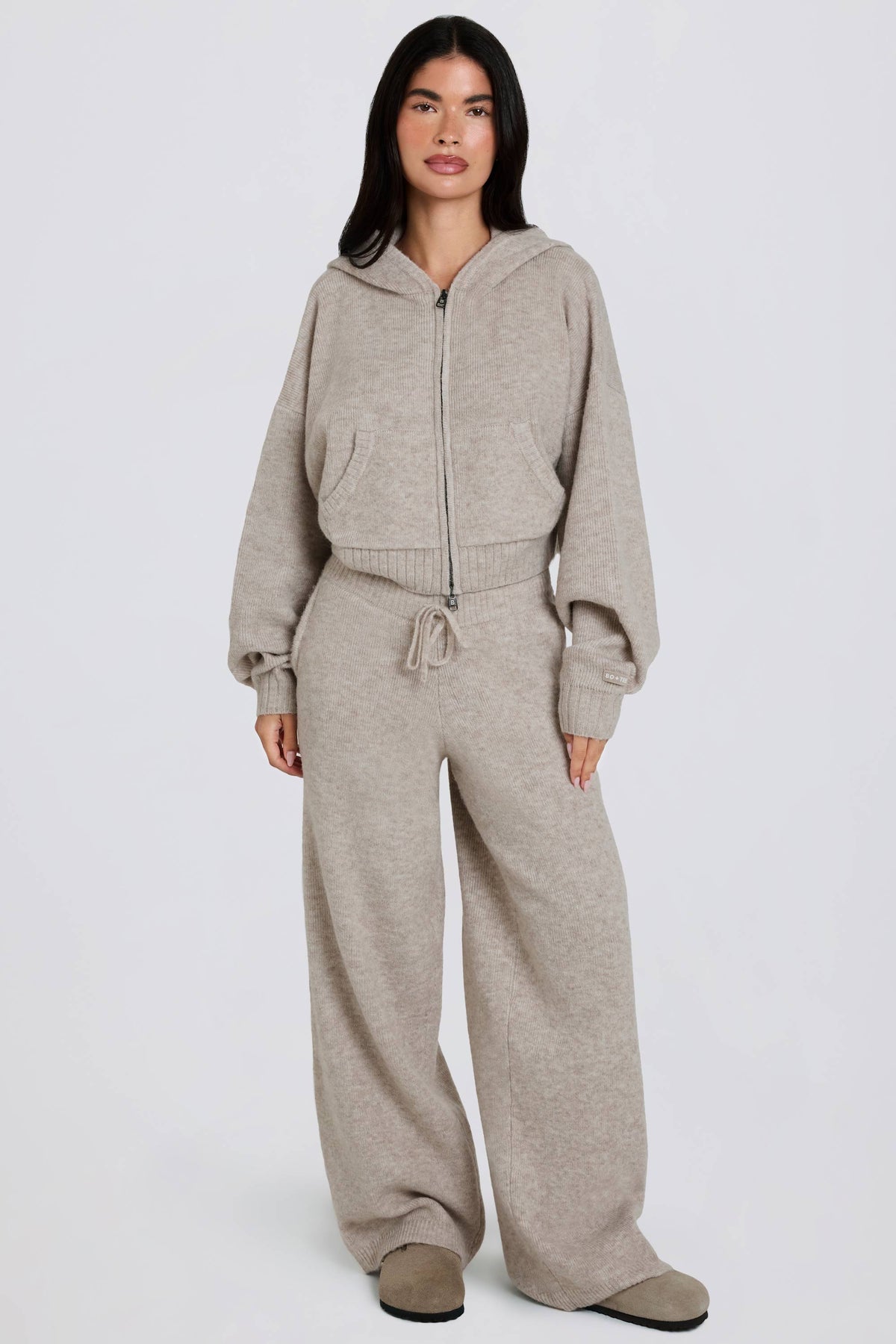 ⁣⁢Mid-Waist-Wide-Leg-Jogginghose aus Strick in Beige⁤⁣
