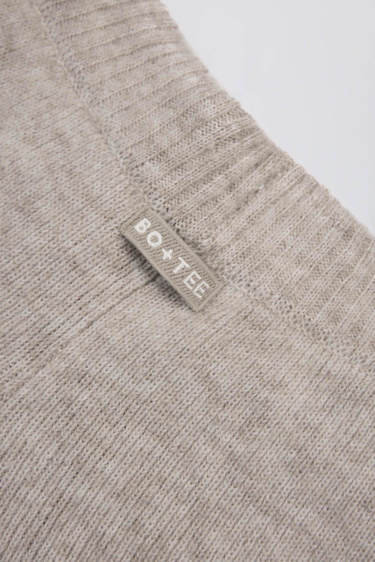 ⁣⁢Mid-Waist-Wide-Leg-Jogginghose aus Strick in Beige⁤⁣